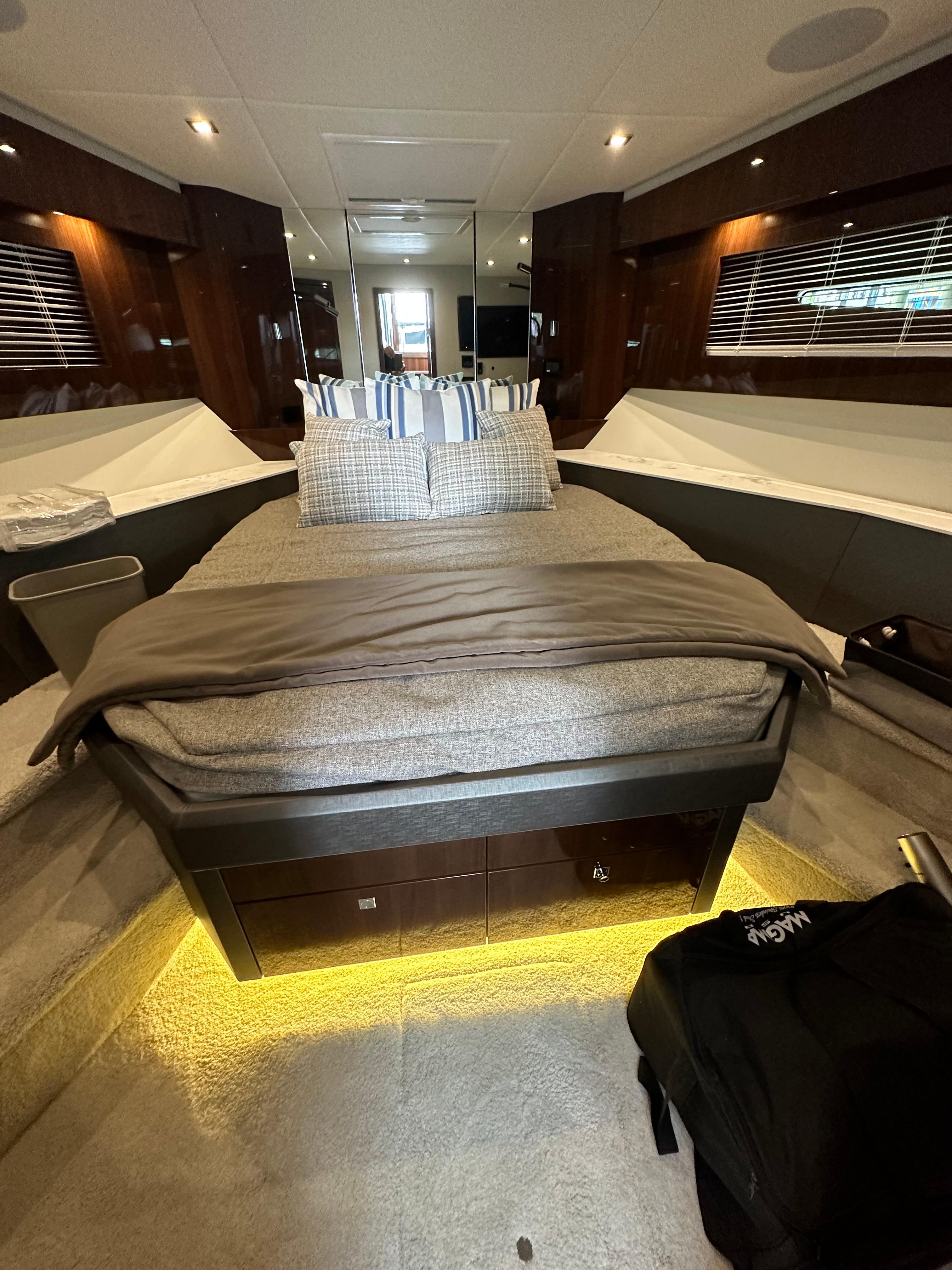 2022-cruisers-yachts-50-cantius-power-9689315-20250220103506636-1_XLARGE