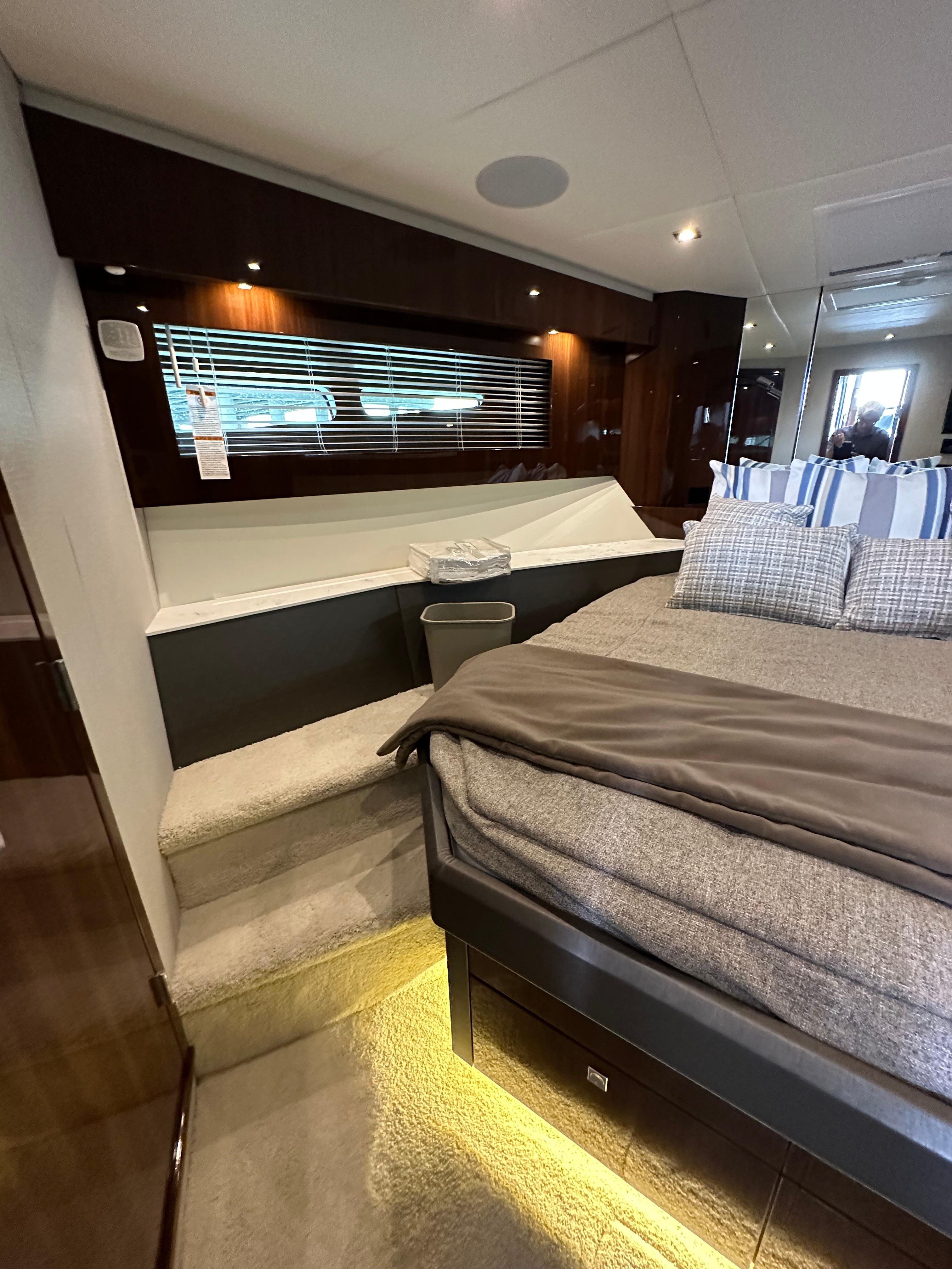 2022-cruisers-yachts-50-cantius-power-9689315-20250220103511569-1_XLARGE