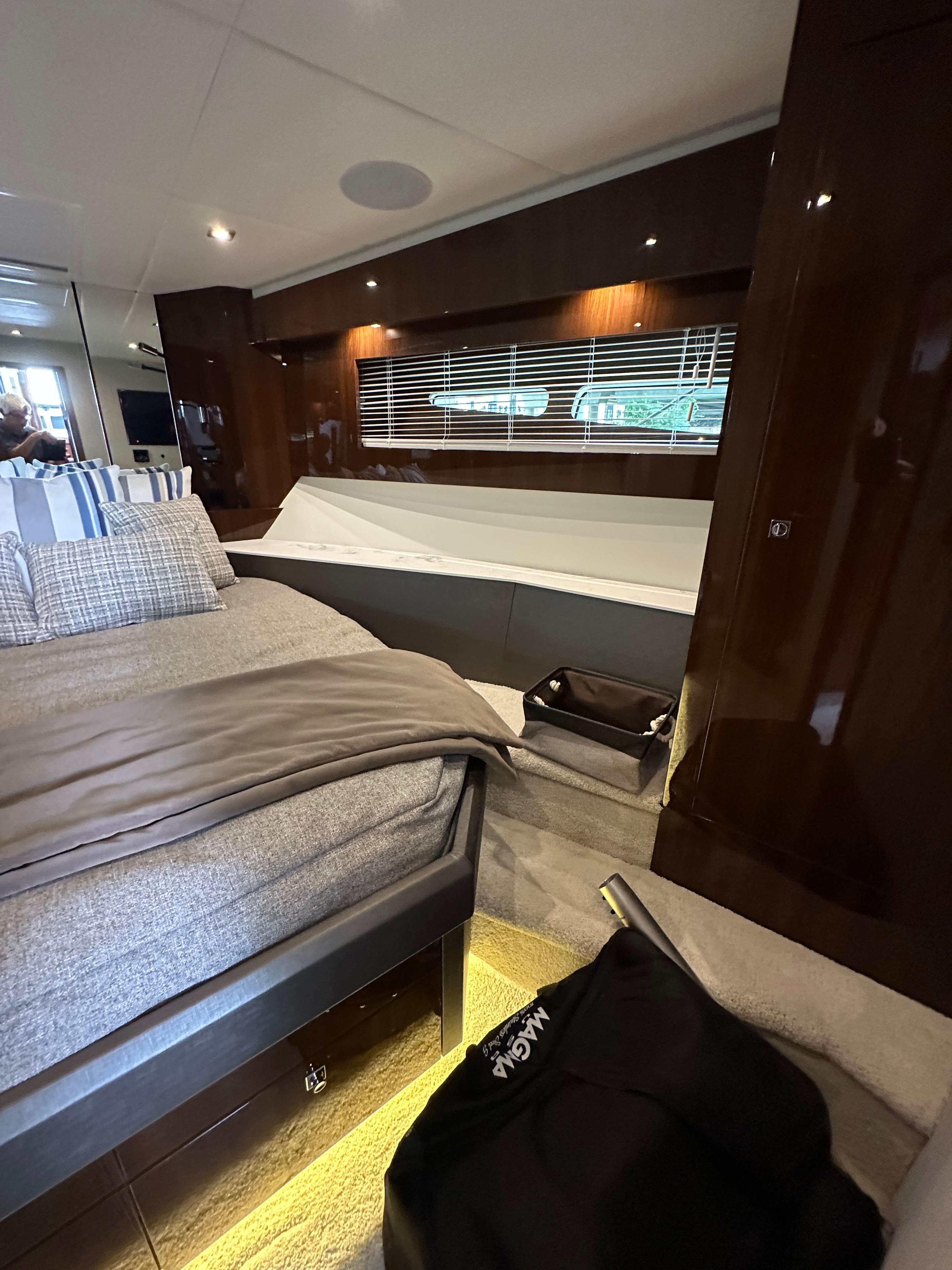 2022-cruisers-yachts-50-cantius-power-9689315-20250220103516341-1_XLARGE