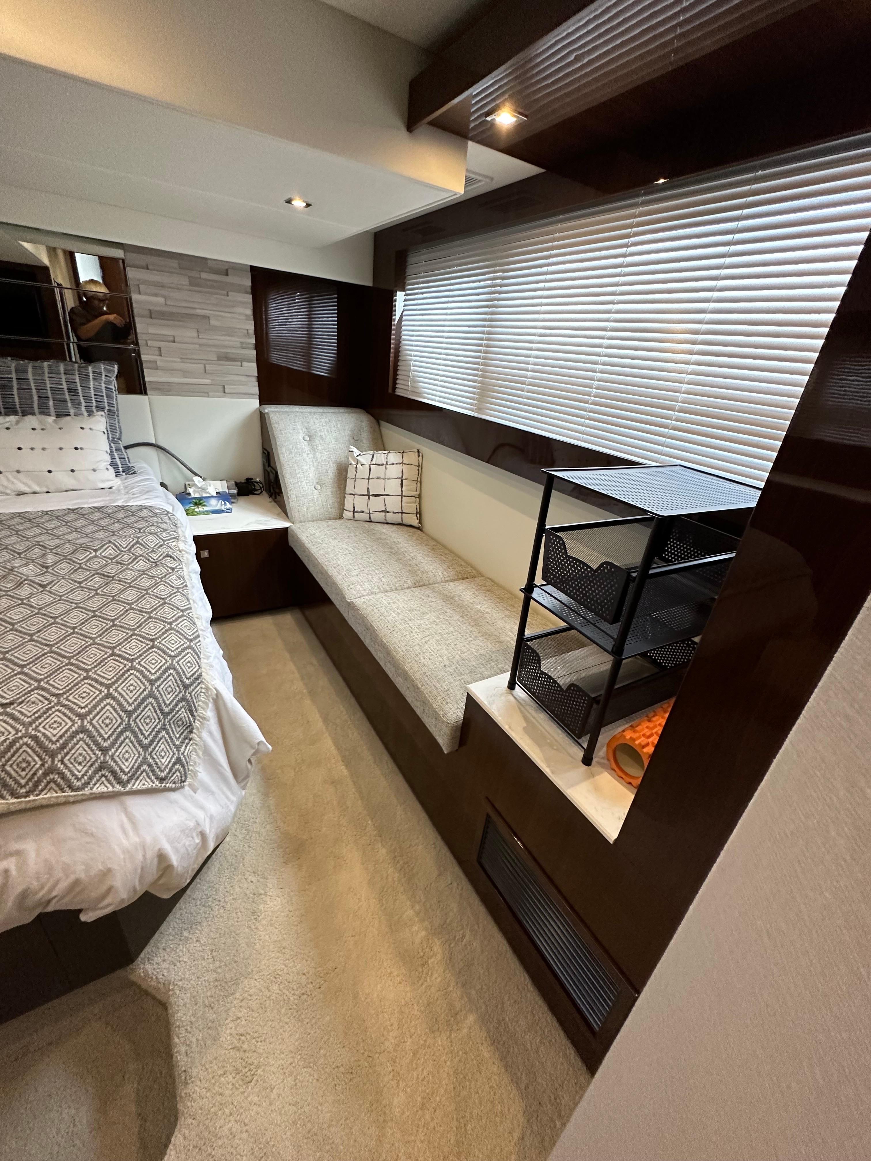 2022-cruisers-yachts-50-cantius-power-9689315-20250220103547732-1_XLARGE