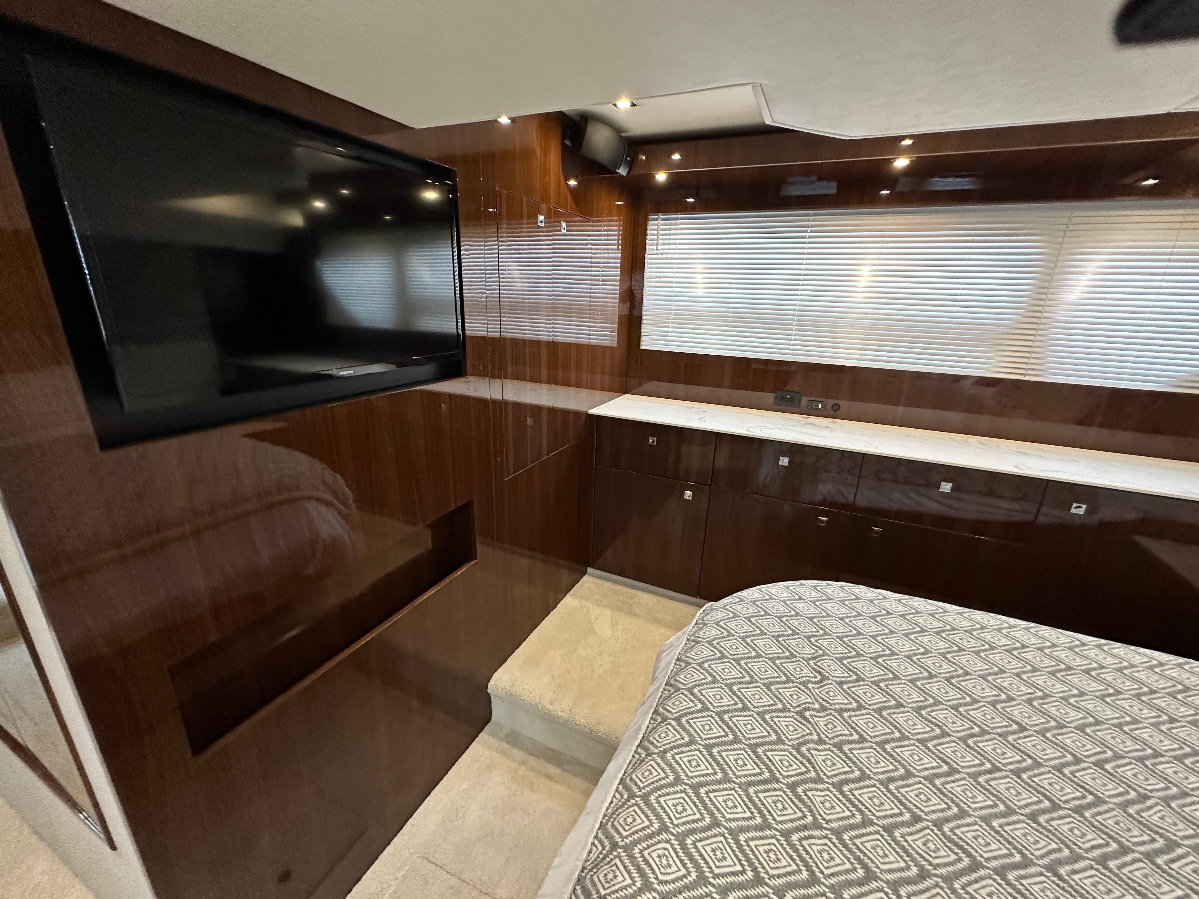 2022-cruisers-yachts-50-cantius-power-9689315-20250220103557724-1_XLARGE