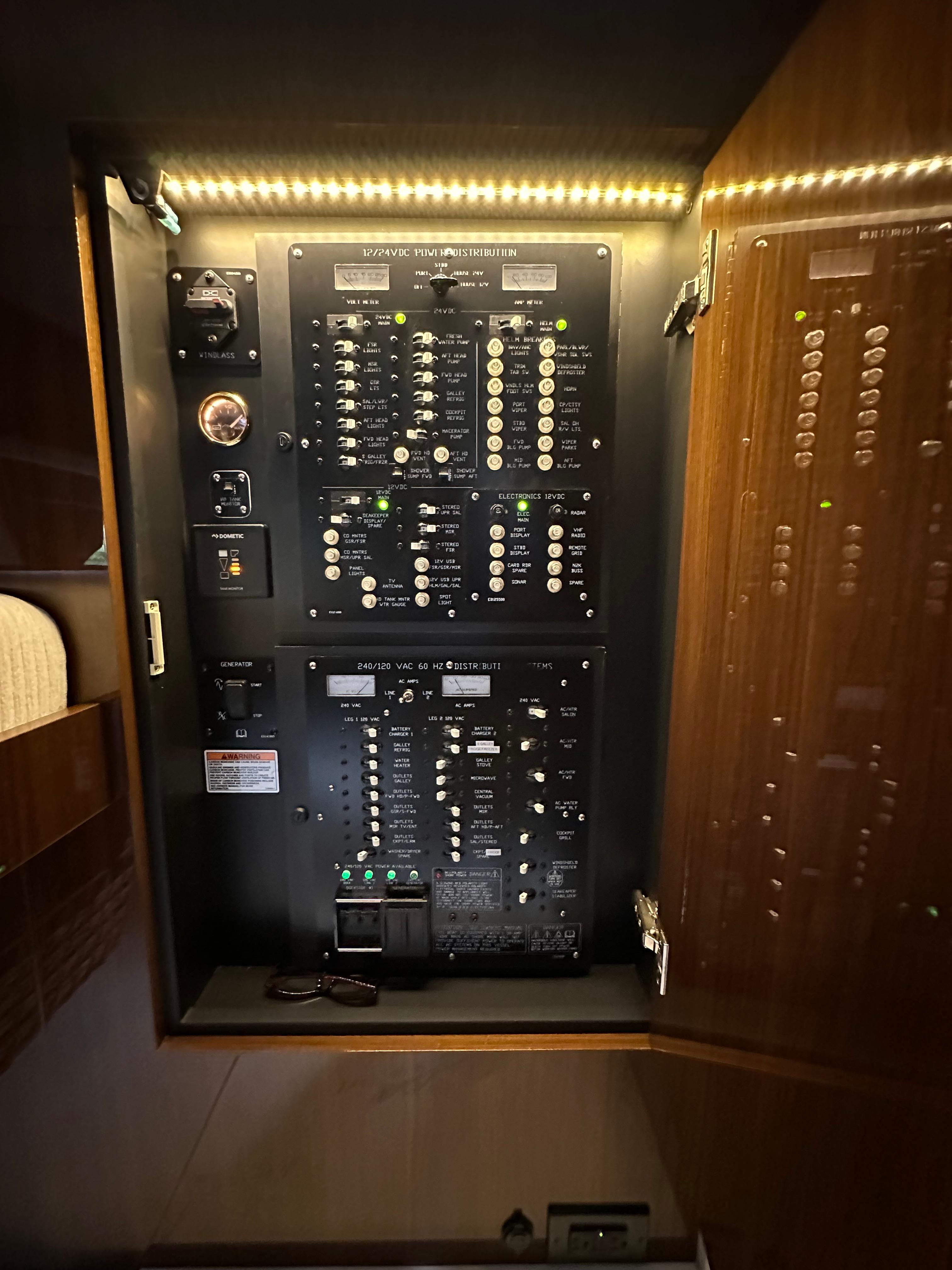 2022-cruisers-yachts-50-cantius-power-9689315-20250220103625396-1_XLARGE