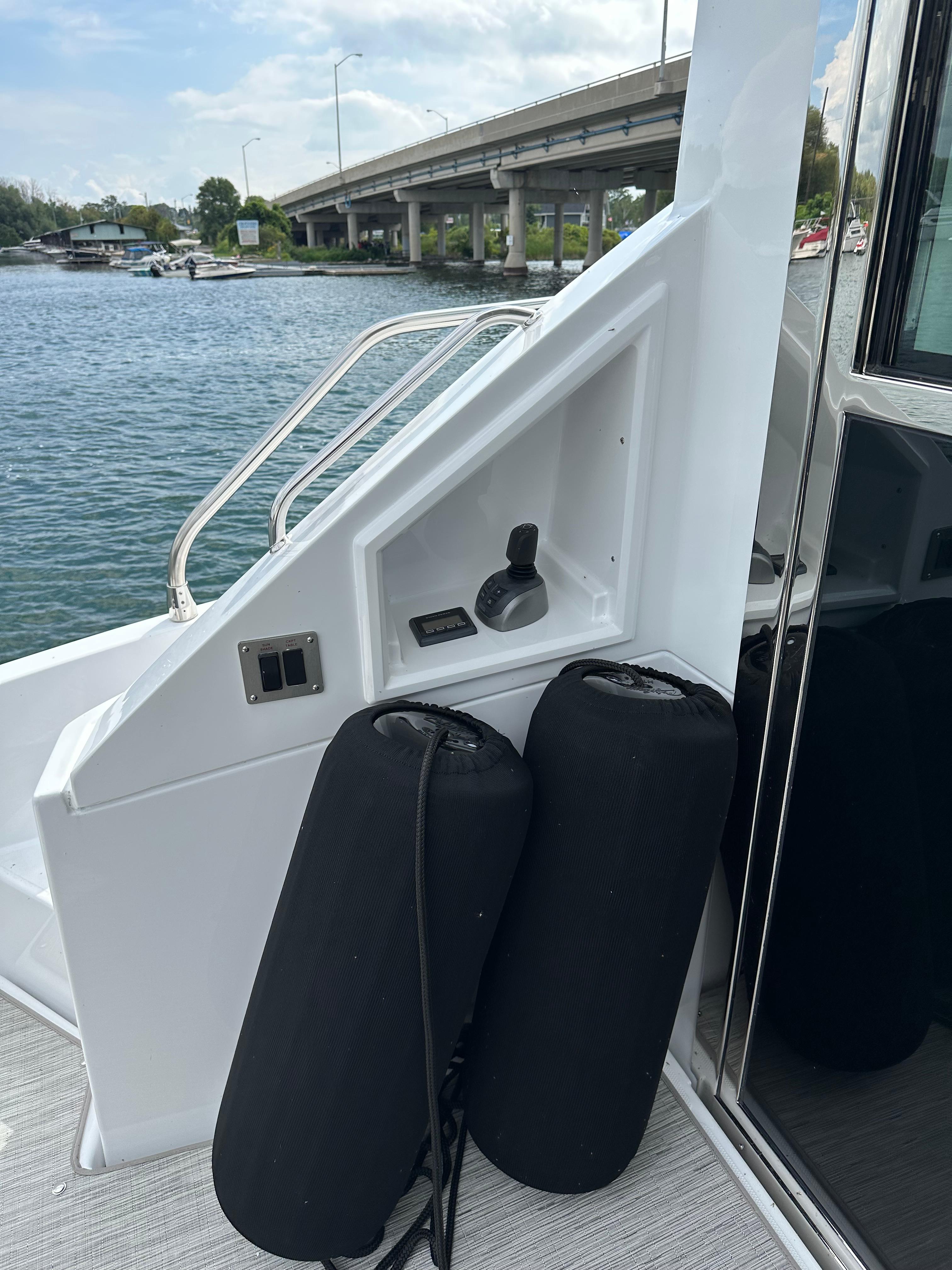 2022-cruisers-yachts-50-cantius-power-9689315-20250220103633991-1_XLARGE