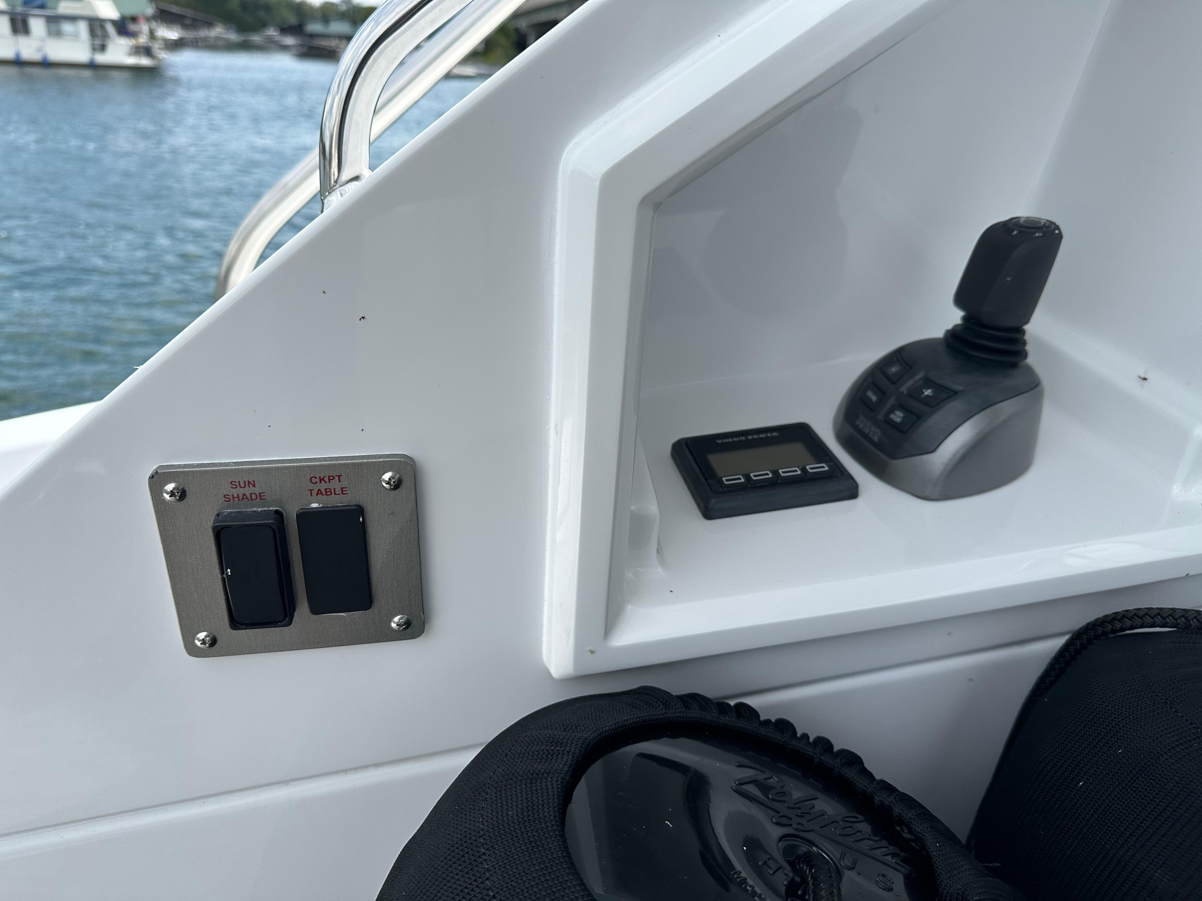 2022-cruisers-yachts-50-cantius-power-9689315-20250220103638223-1_XLARGE