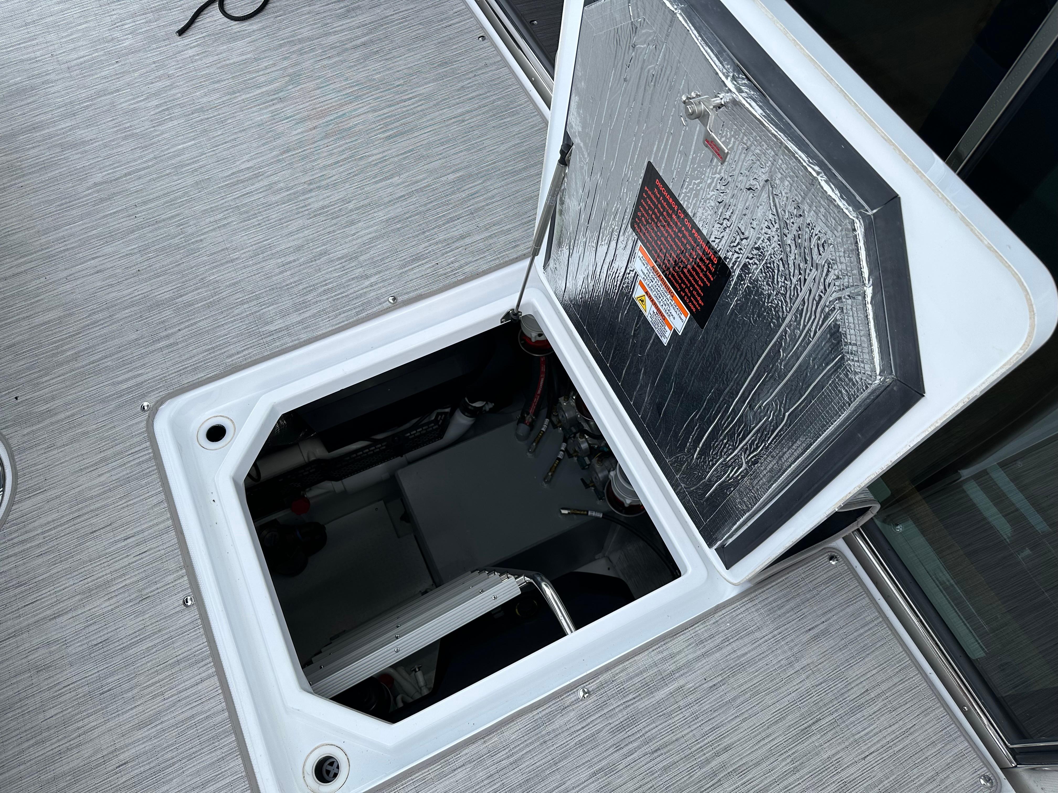 2022-cruisers-yachts-50-cantius-power-9689315-20250220103650591-1_XLARGE