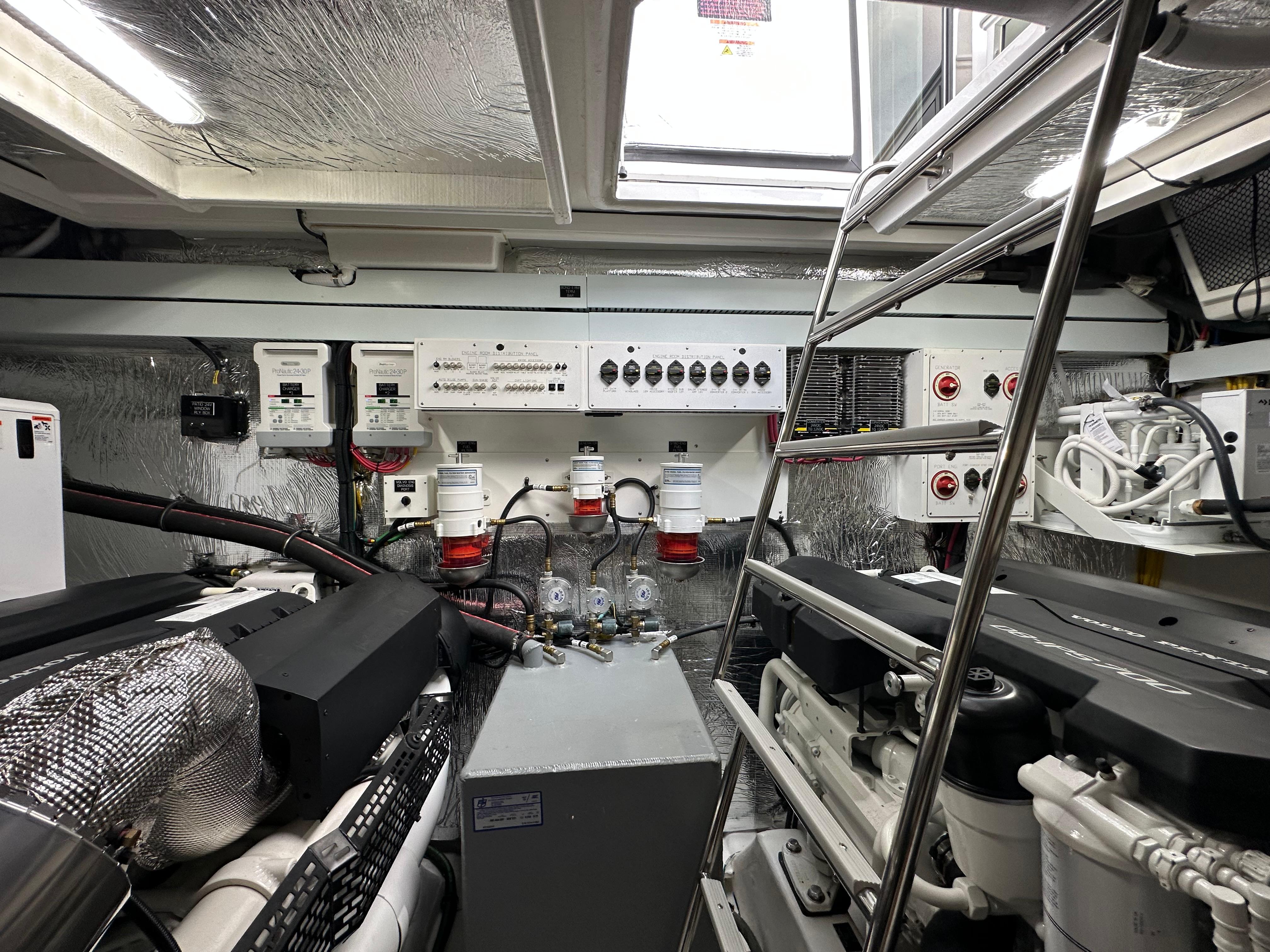 2022-cruisers-yachts-50-cantius-power-9689315-20250220103656433-1_XLARGE