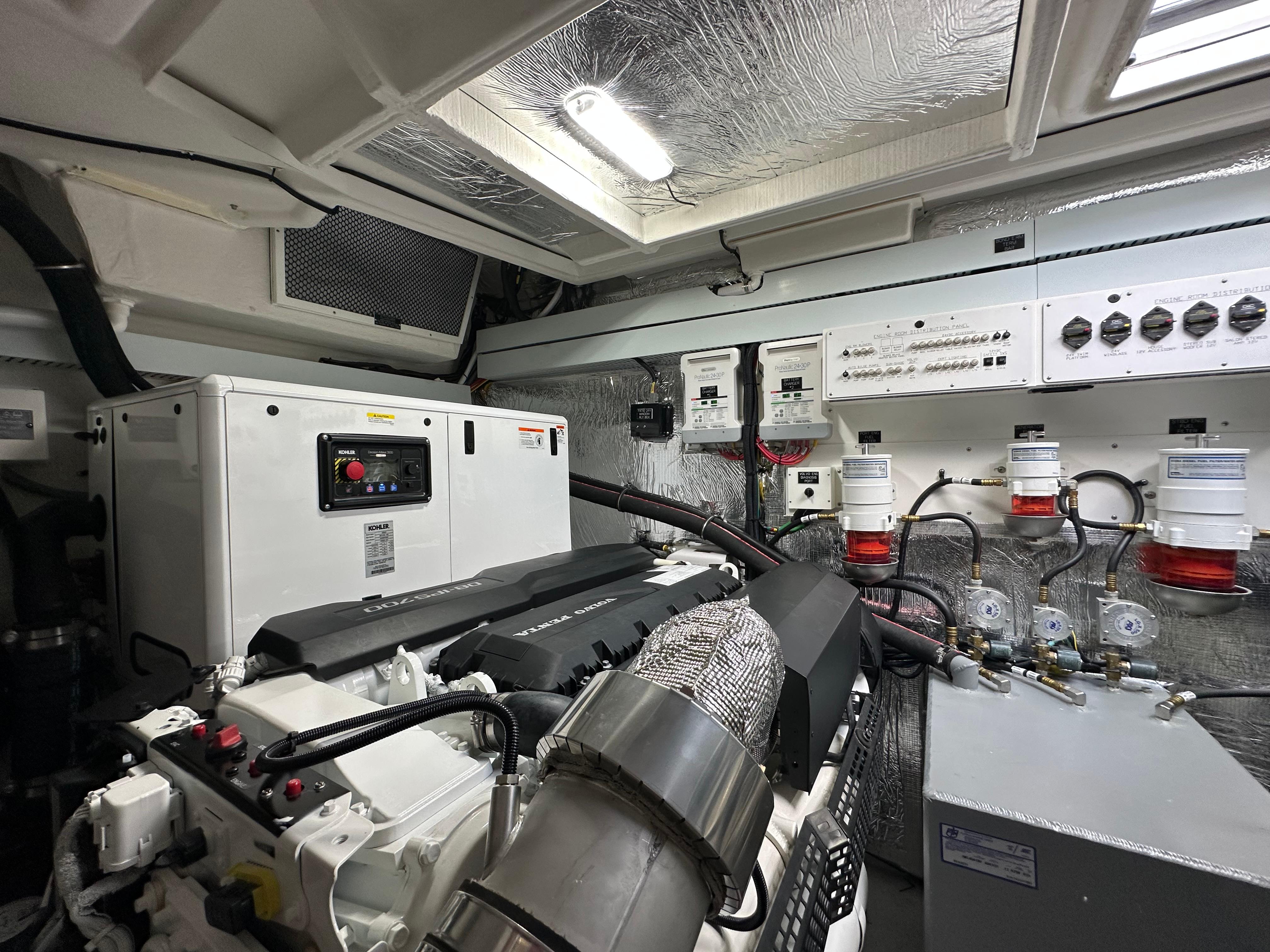 2022-cruisers-yachts-50-cantius-power-9689315-20250220103701398-1_XLARGE