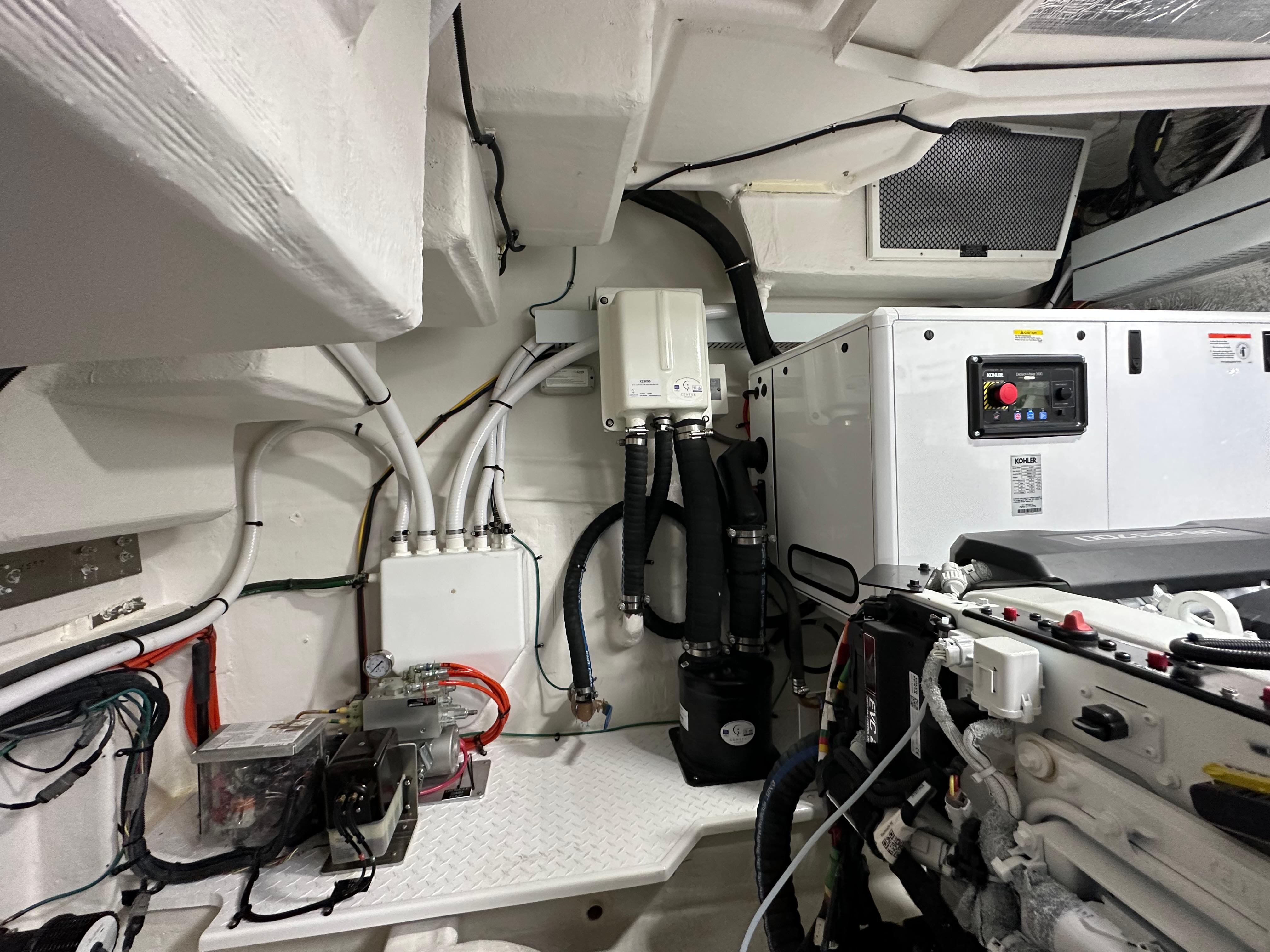 2022-cruisers-yachts-50-cantius-power-9689315-20250220103705432-1_XLARGE