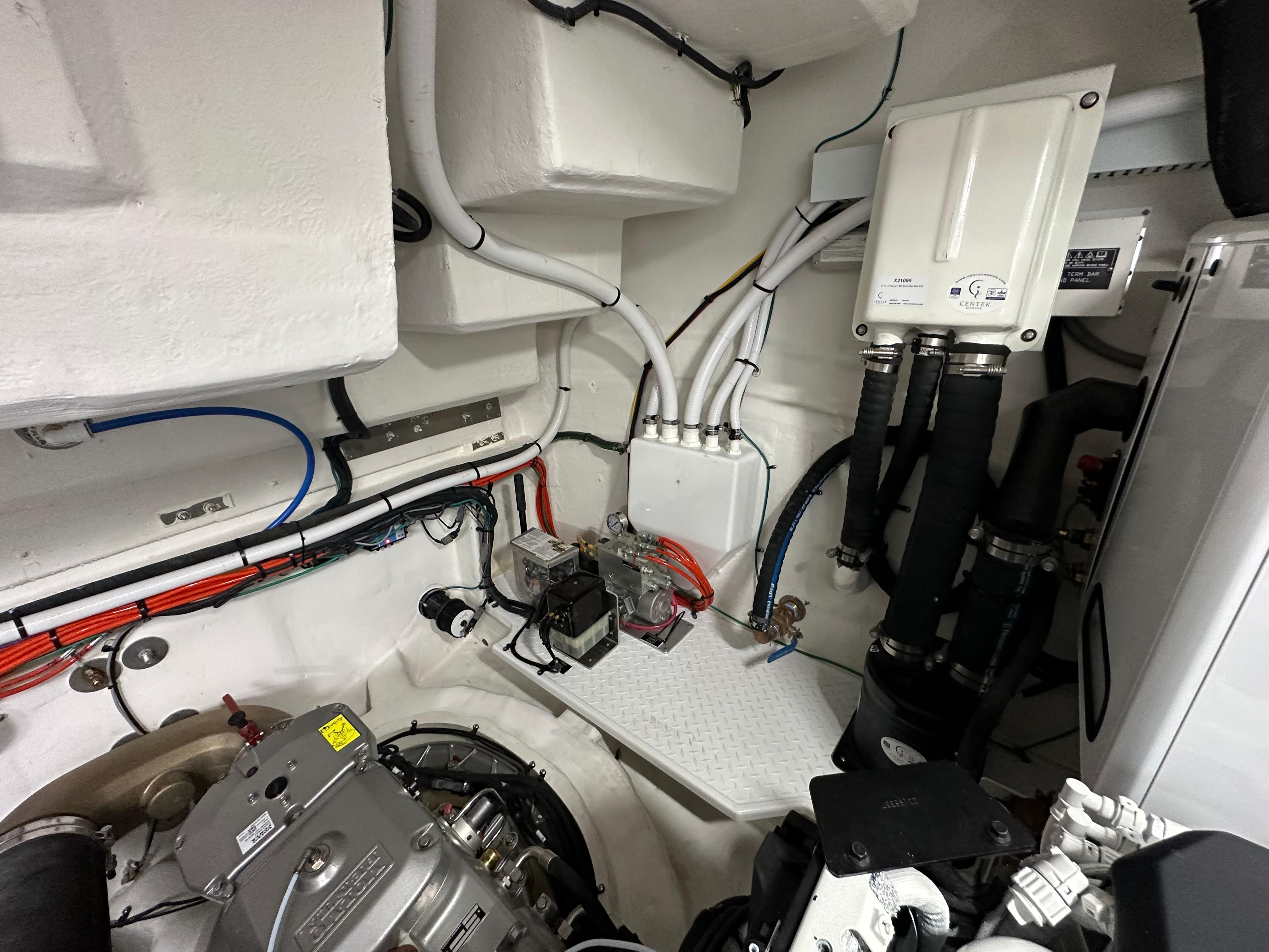 2022-cruisers-yachts-50-cantius-power-9689315-20250220103709315-1_XLARGE