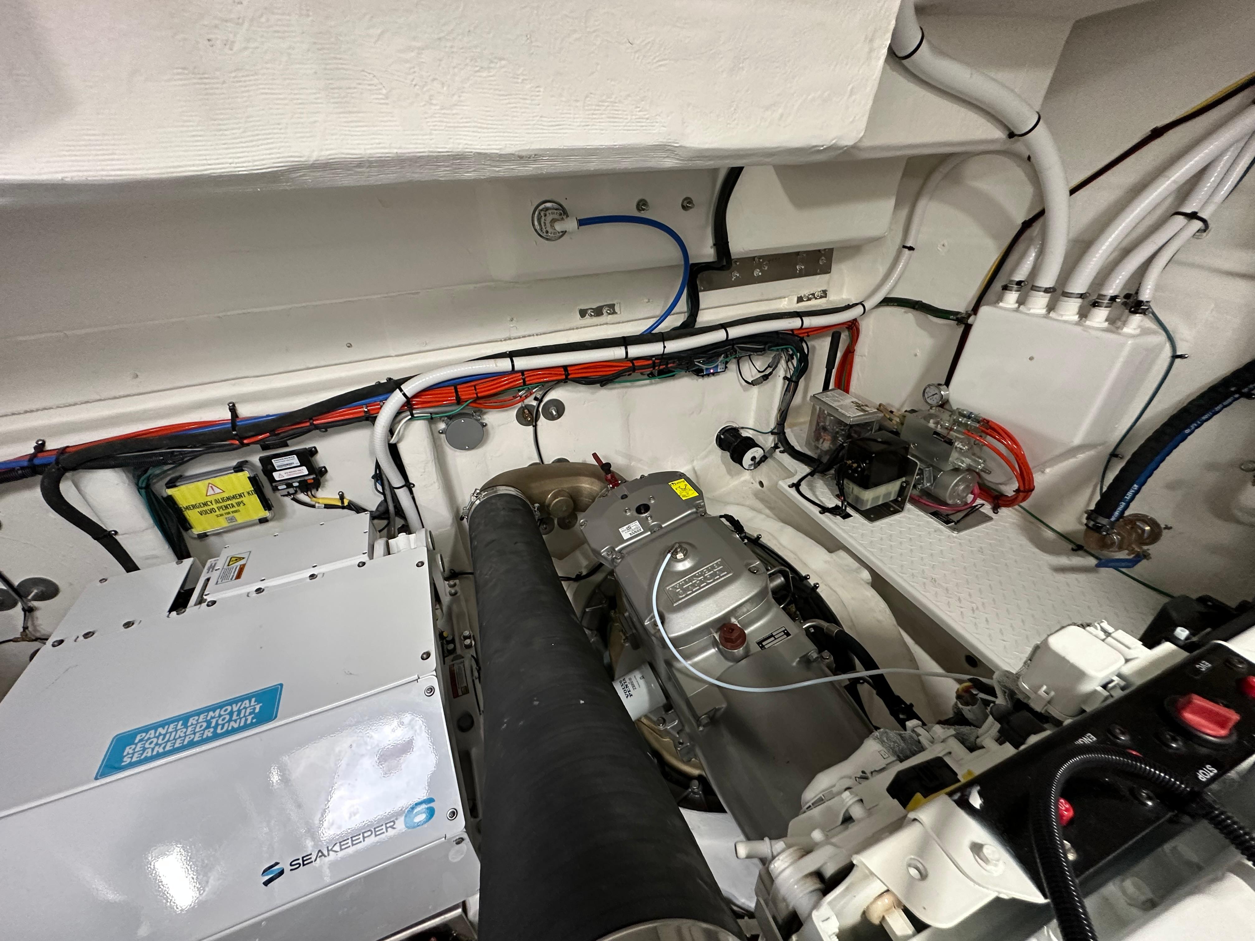 2022-cruisers-yachts-50-cantius-power-9689315-20250220103713392-1_XLARGE