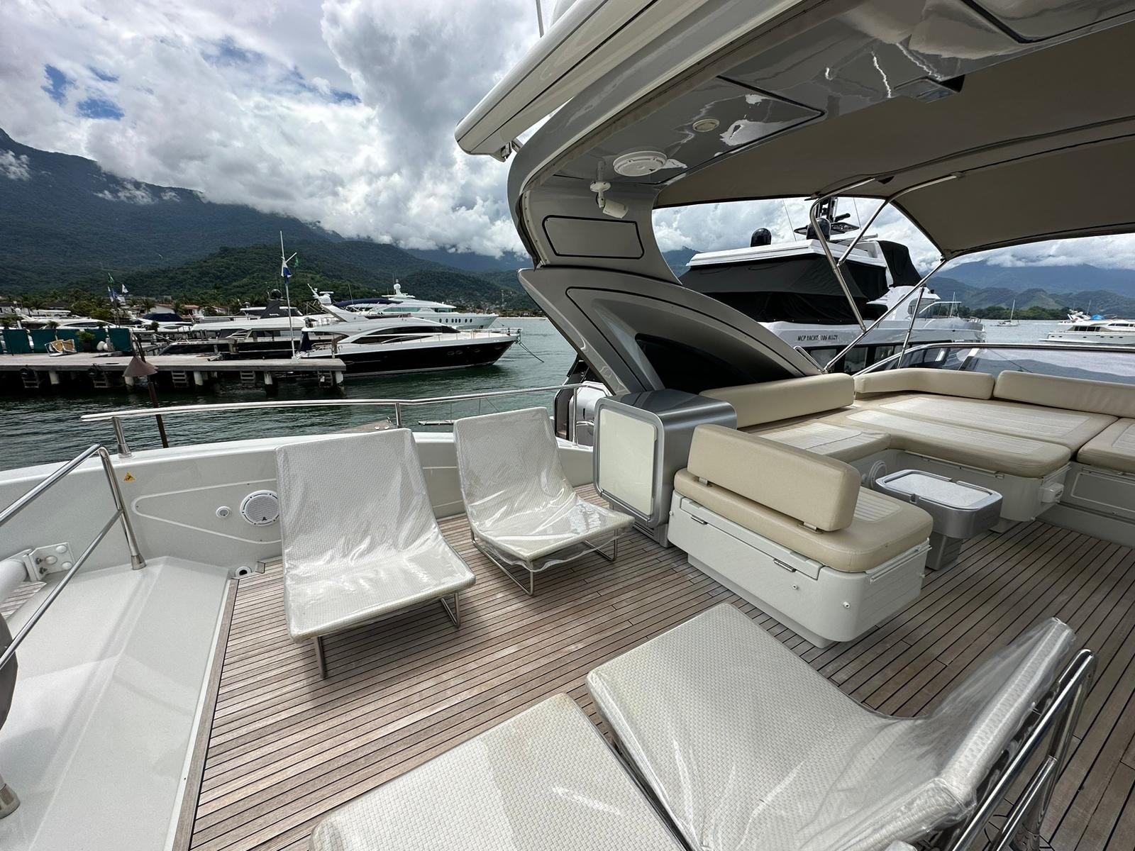 2012 Azimut 72S