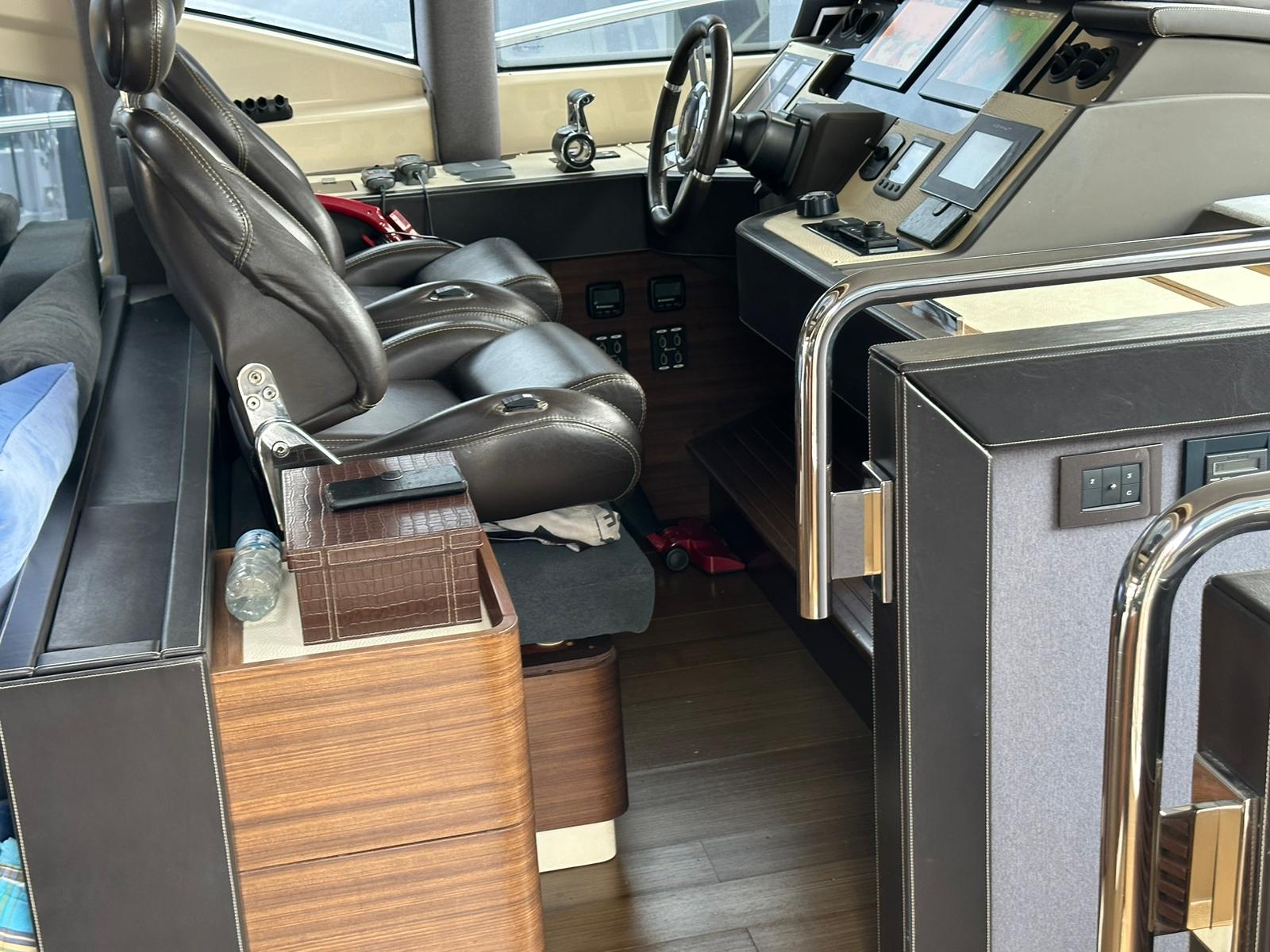 2012 Azimut 72S