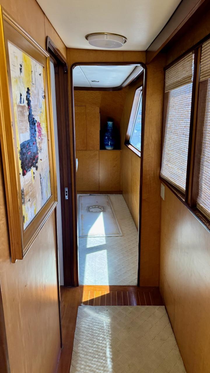 Burger-86 Raised Pilothouse 1987-Adventurer FL-US-9749338 | Thumbnail