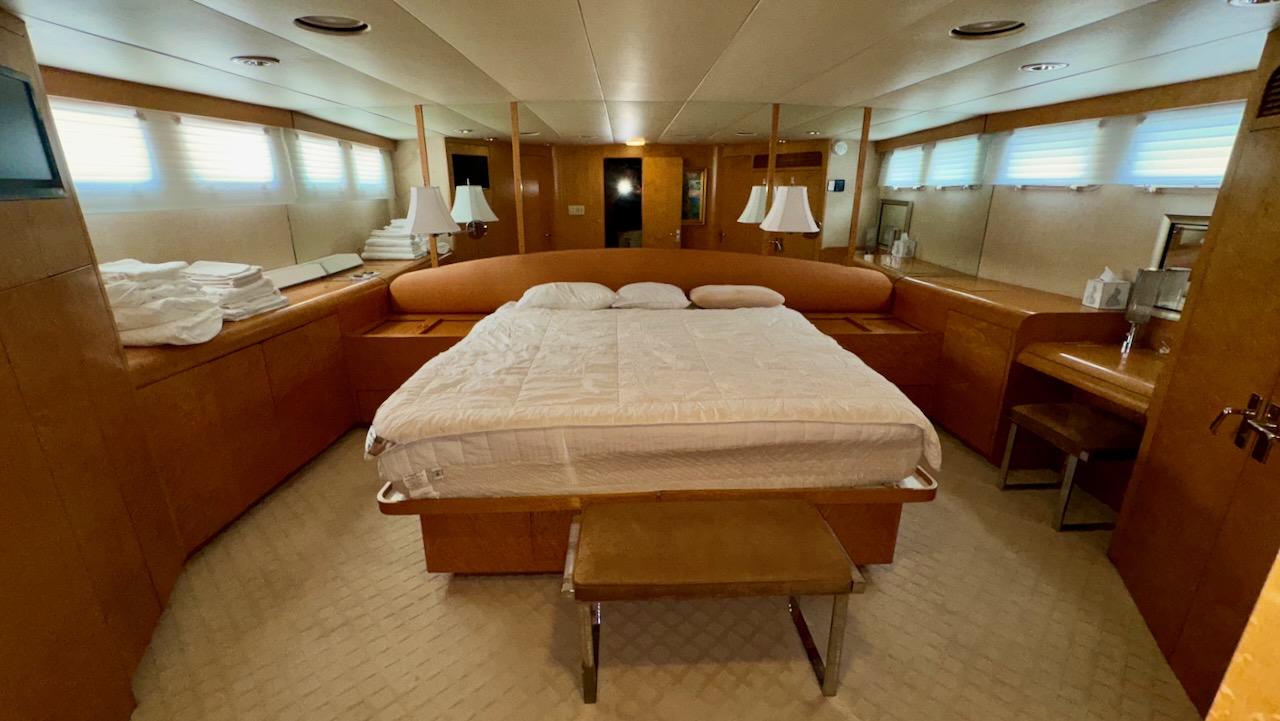 Burger-86 Raised Pilothouse 1987-Adventurer FL-US-9749338 | Thumbnail