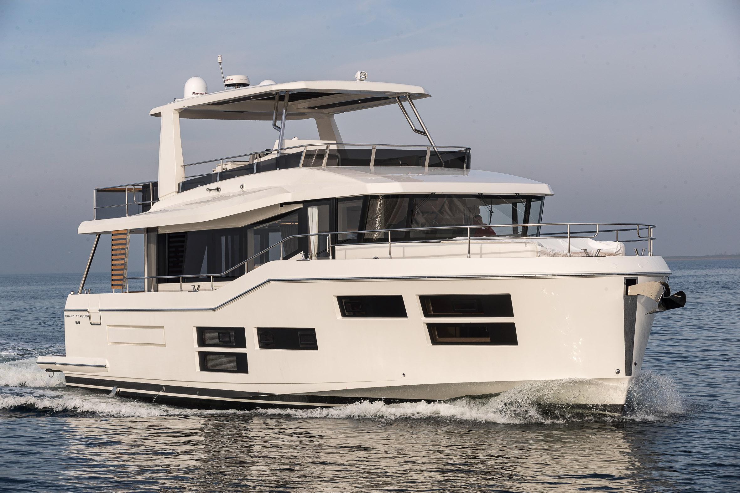 Yacht Photos Pics