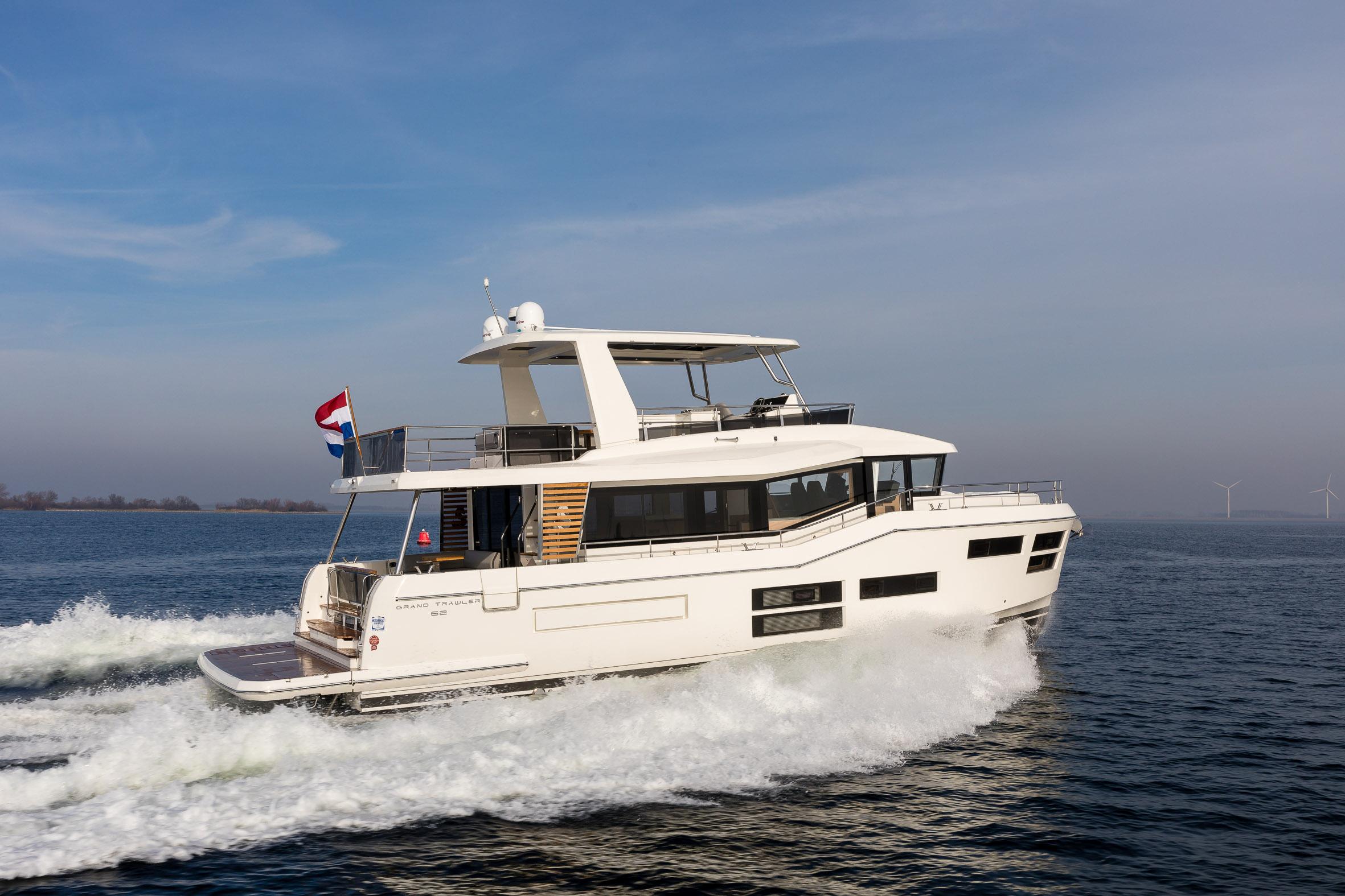 Yacht Photos Pics