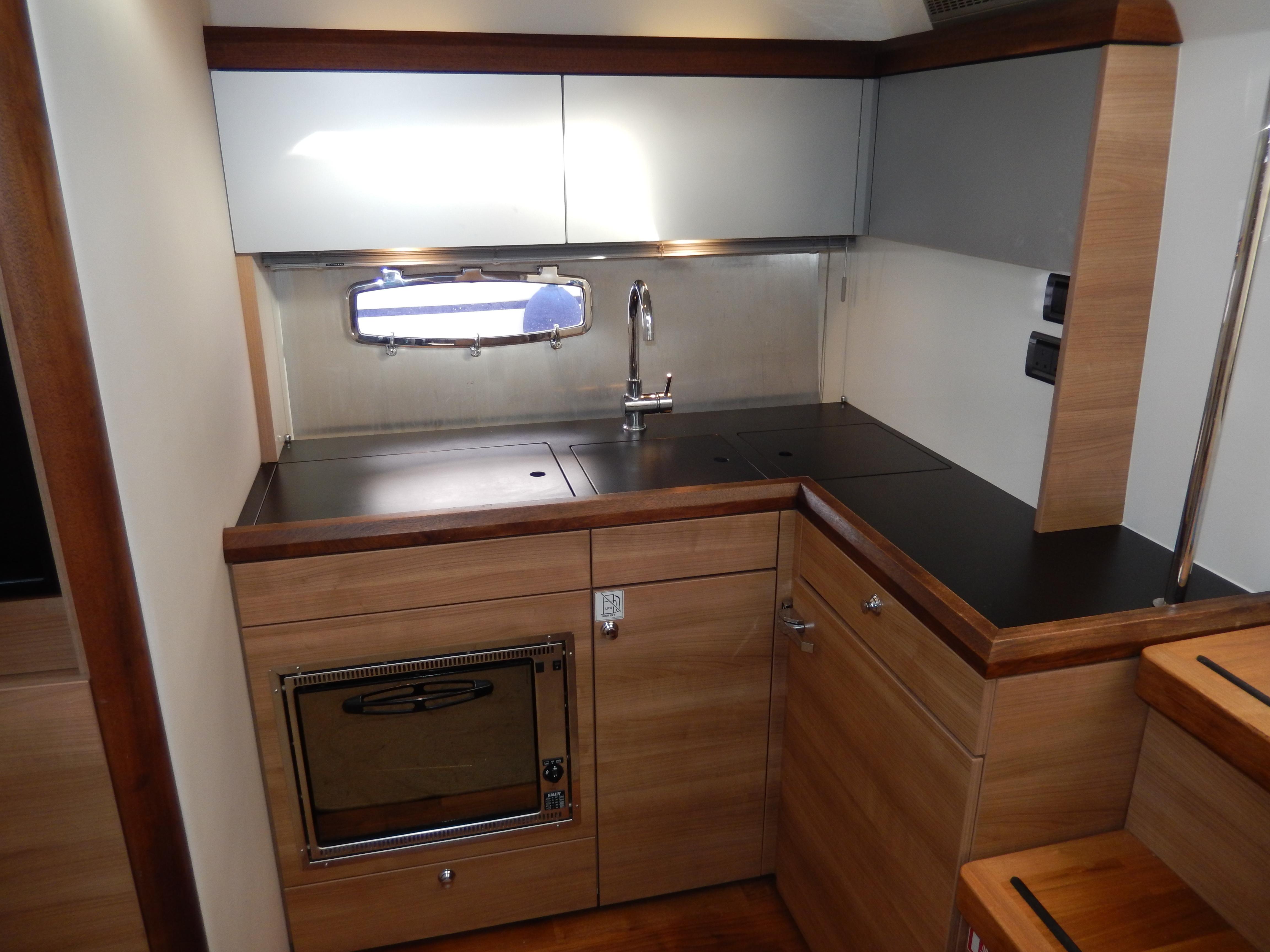 2012 Sealine SC35