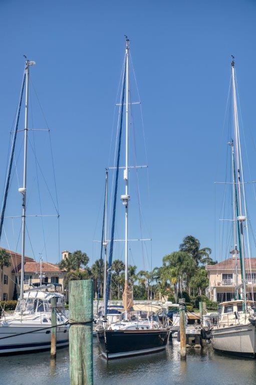 Triple spreader mast