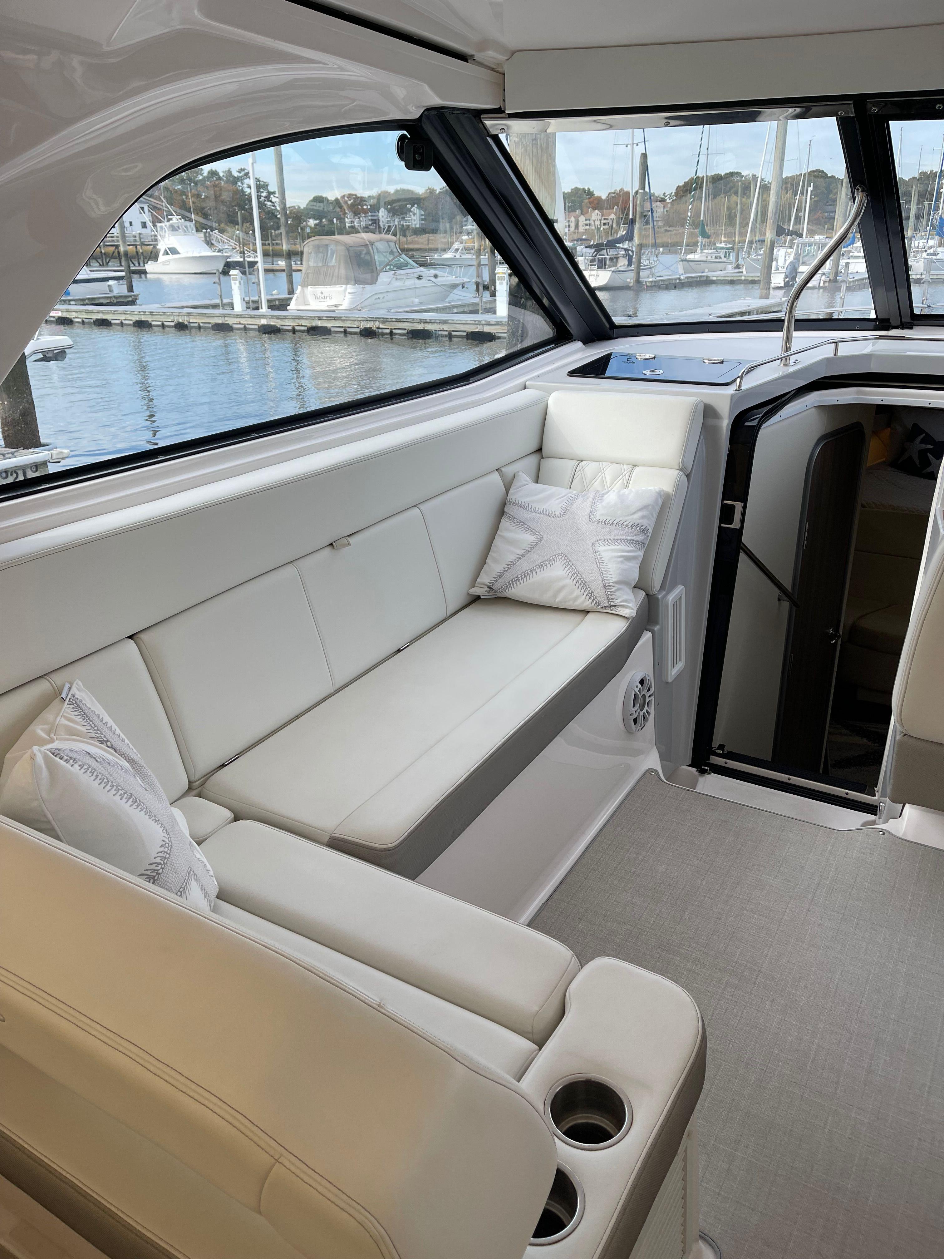 2021 Regal 35 Sport Coupe-34