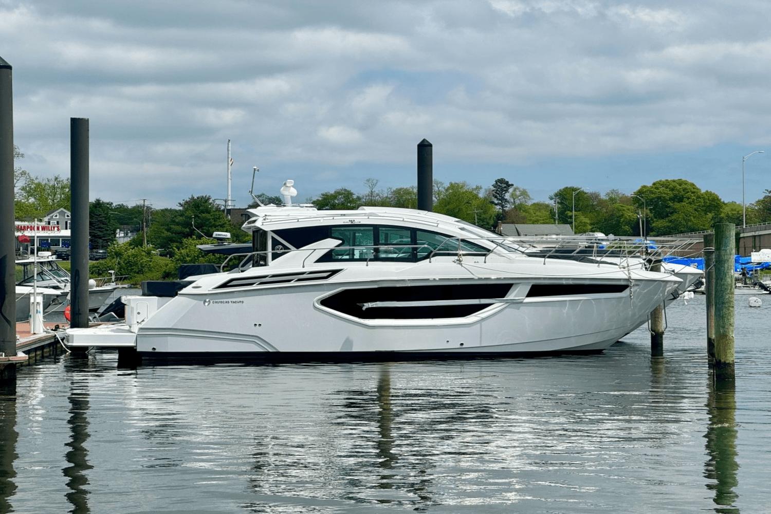 2024 Cruisers Yachts 42 Cantius0