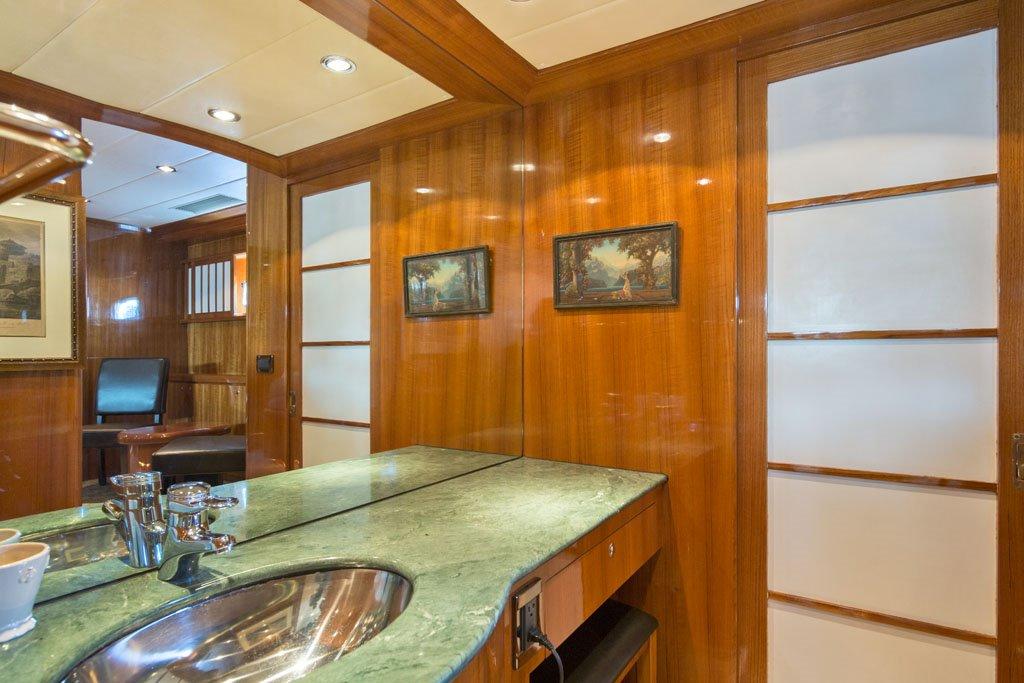 2001 Horizon Skylounge #TBBA82111 inventory image at Sun Country Yachts, South Lake Union (Seattle) 2001 Horizon Skylounge #TBBA82111 inventory image at Sun Country Yachts, South Lake Union (Seattle)