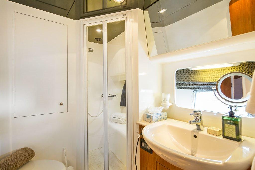 2001 Horizon Skylounge #TBBA82111 inventory image at Sun Country Yachts, South Lake Union (Seattle) 2001 Horizon Skylounge #TBBA82111 inventory image at Sun Country Yachts, South Lake Union (Seattle)