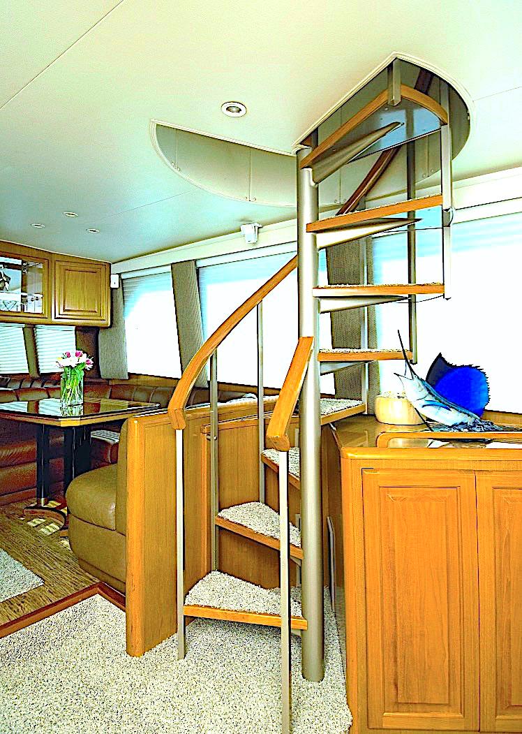1998 72 Viking Enclosed Bridge Crown Royal Spiral Staircase