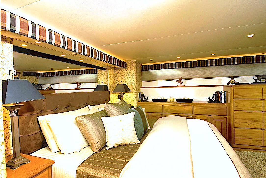 1998 72 Viking Enclosed Bridge Crown Royal Master Stateroom Berth