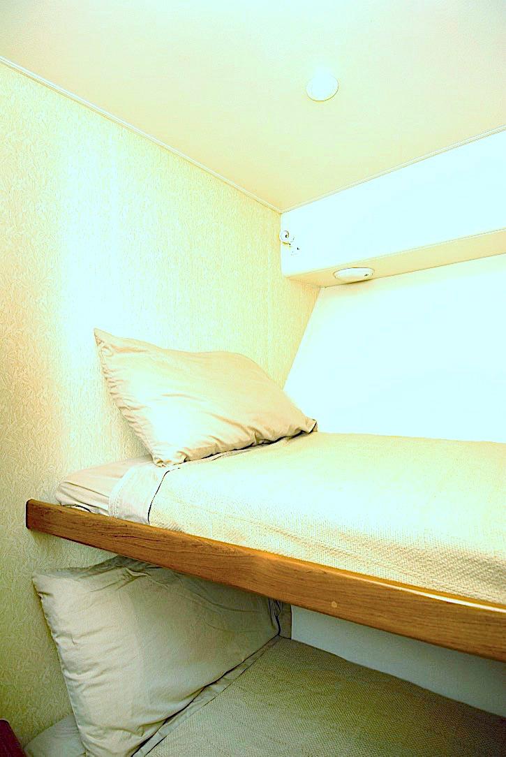 1998 72 Viking Enclosed Bridge Crown Royal Crew Quarters