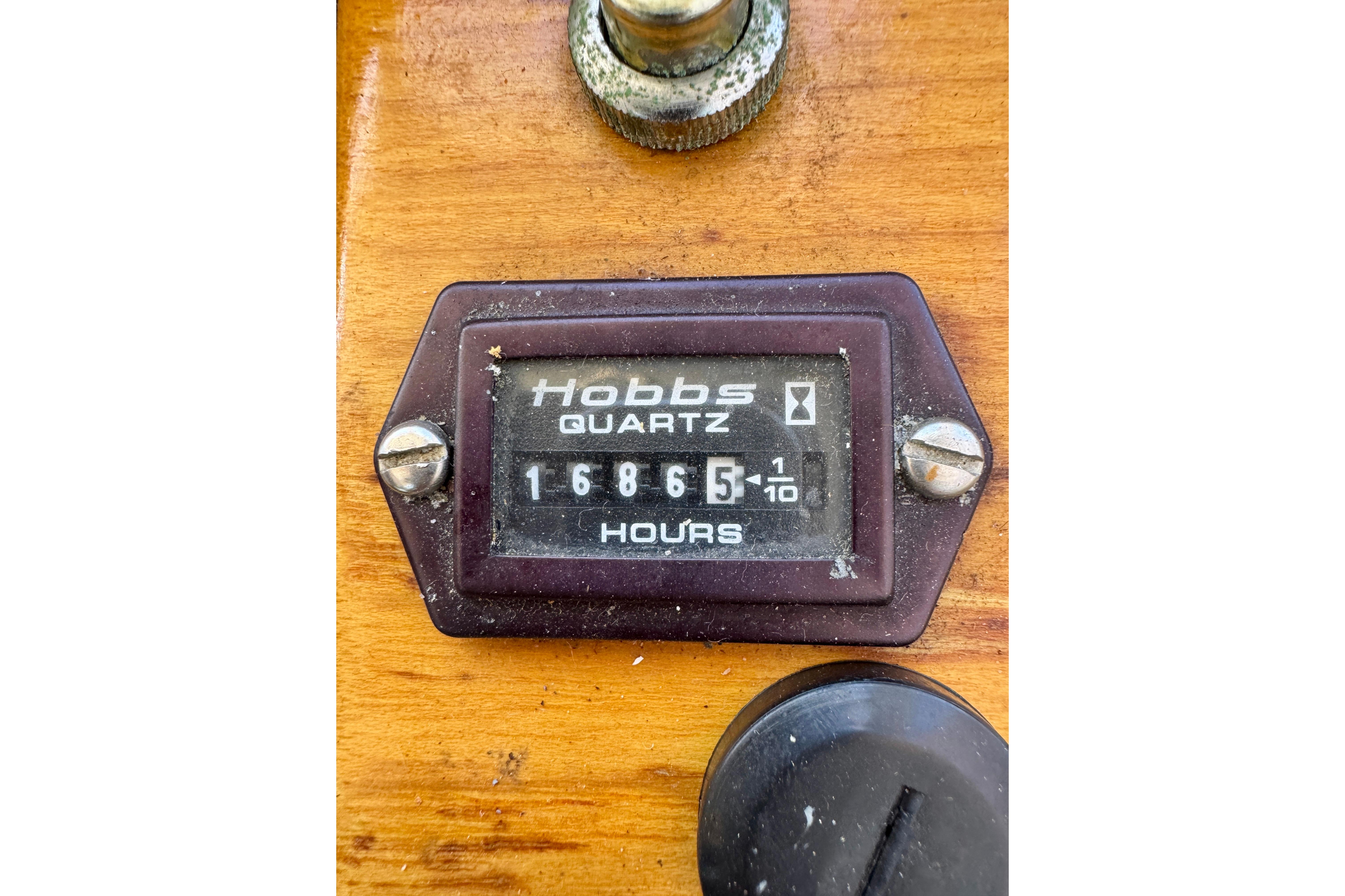 Hour meter on 1982 Jarvis Newman Flybridge Cruiser, displaying 1686.5 hours.