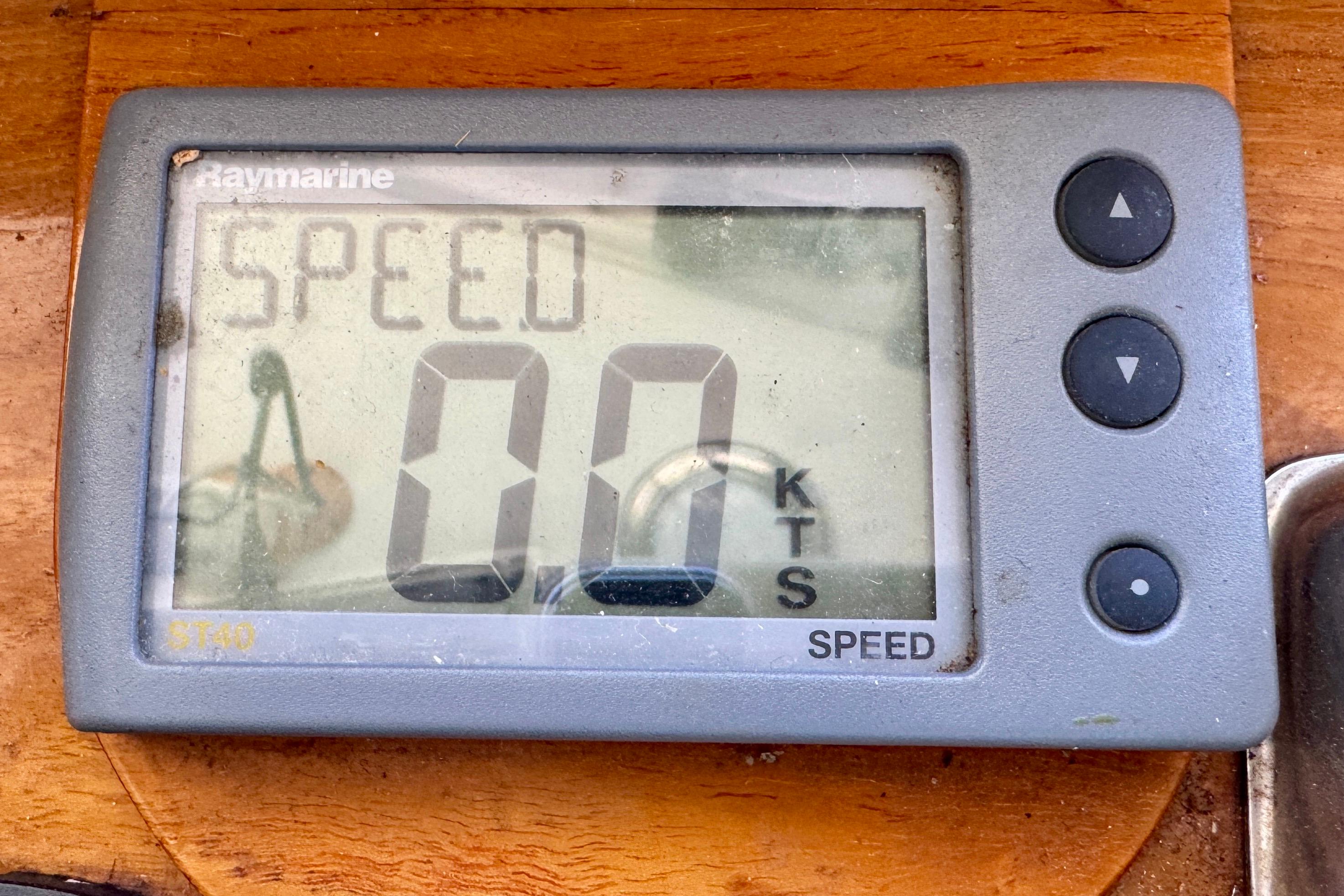 Raymarine speedometer on 1982 Jarvis Newman Flybridge Cruiser, displaying 0 knots.