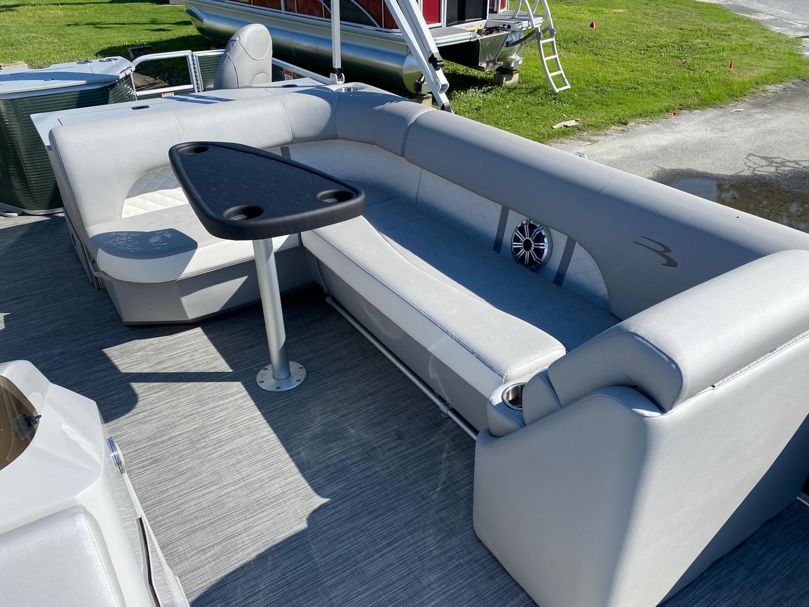 2020 Bennington boat for sale, model of the boat is 23 SFXAPGP - Dual Stern Gates Elliptical Toon & Image # 8 of 10