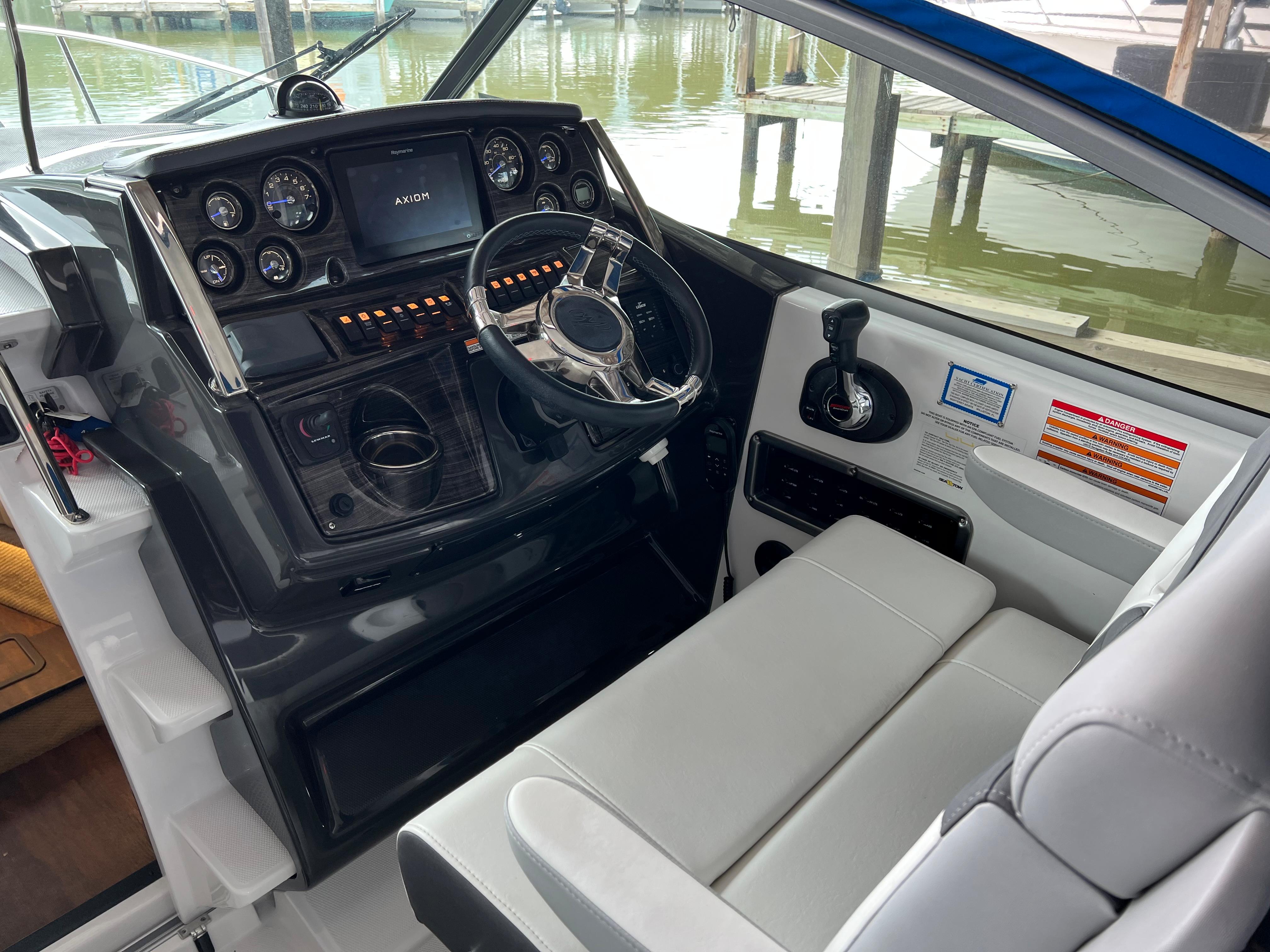 2020 Monterey 295 Sport Yacht For Sale | YaZu Yachting | Deltaville
