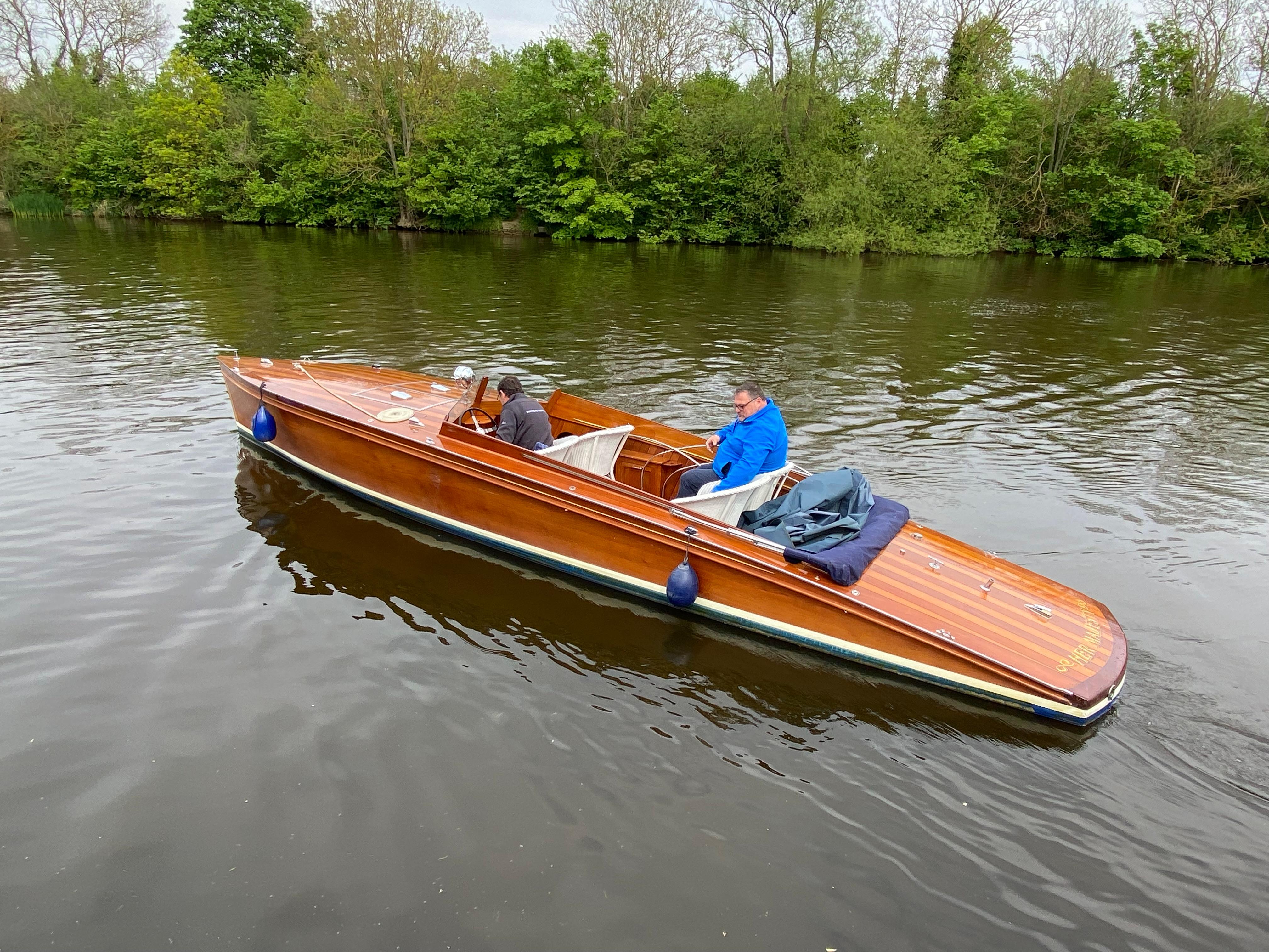 1990 Classic Craft Slipper Launch
