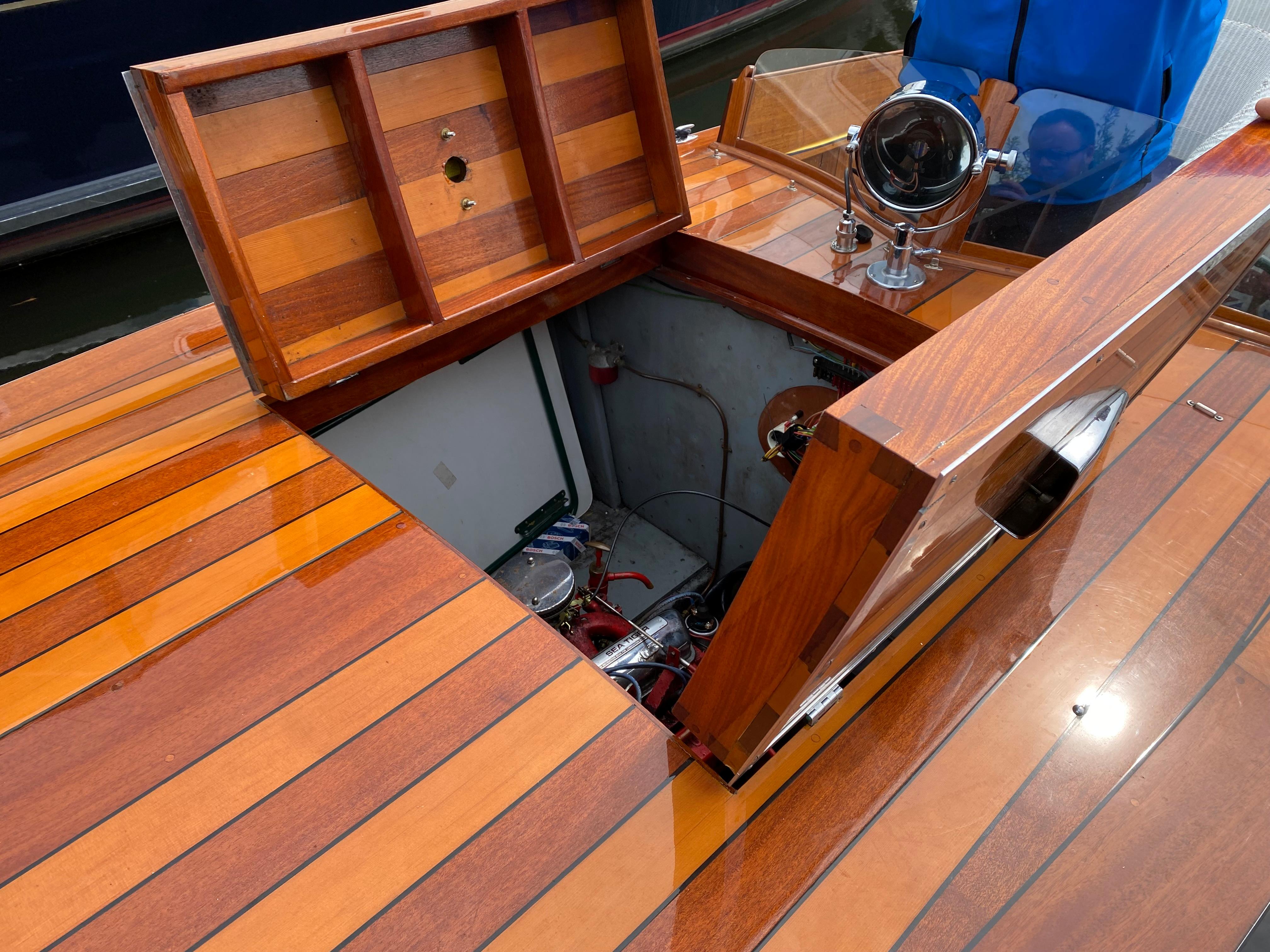 1990 Classic Craft Slipper Launch