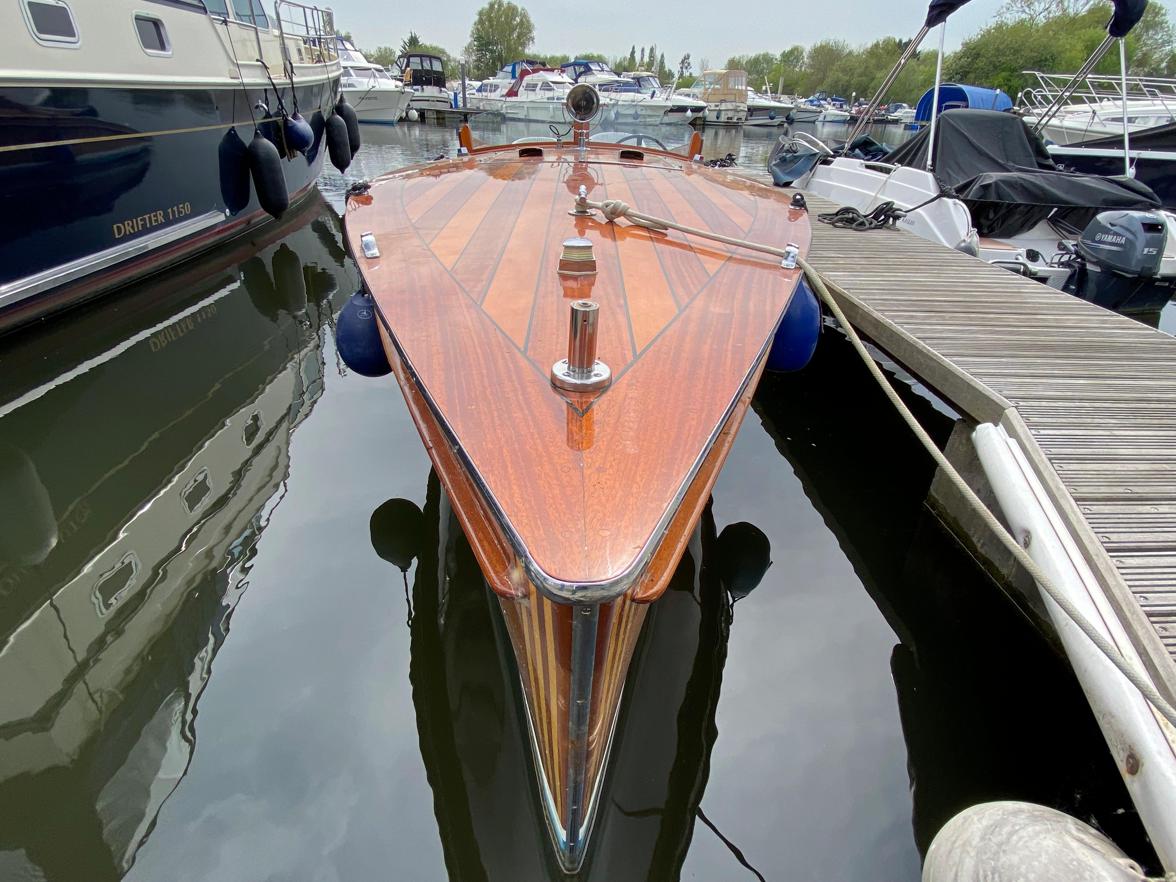 1990 Classic Craft Slipper Launch