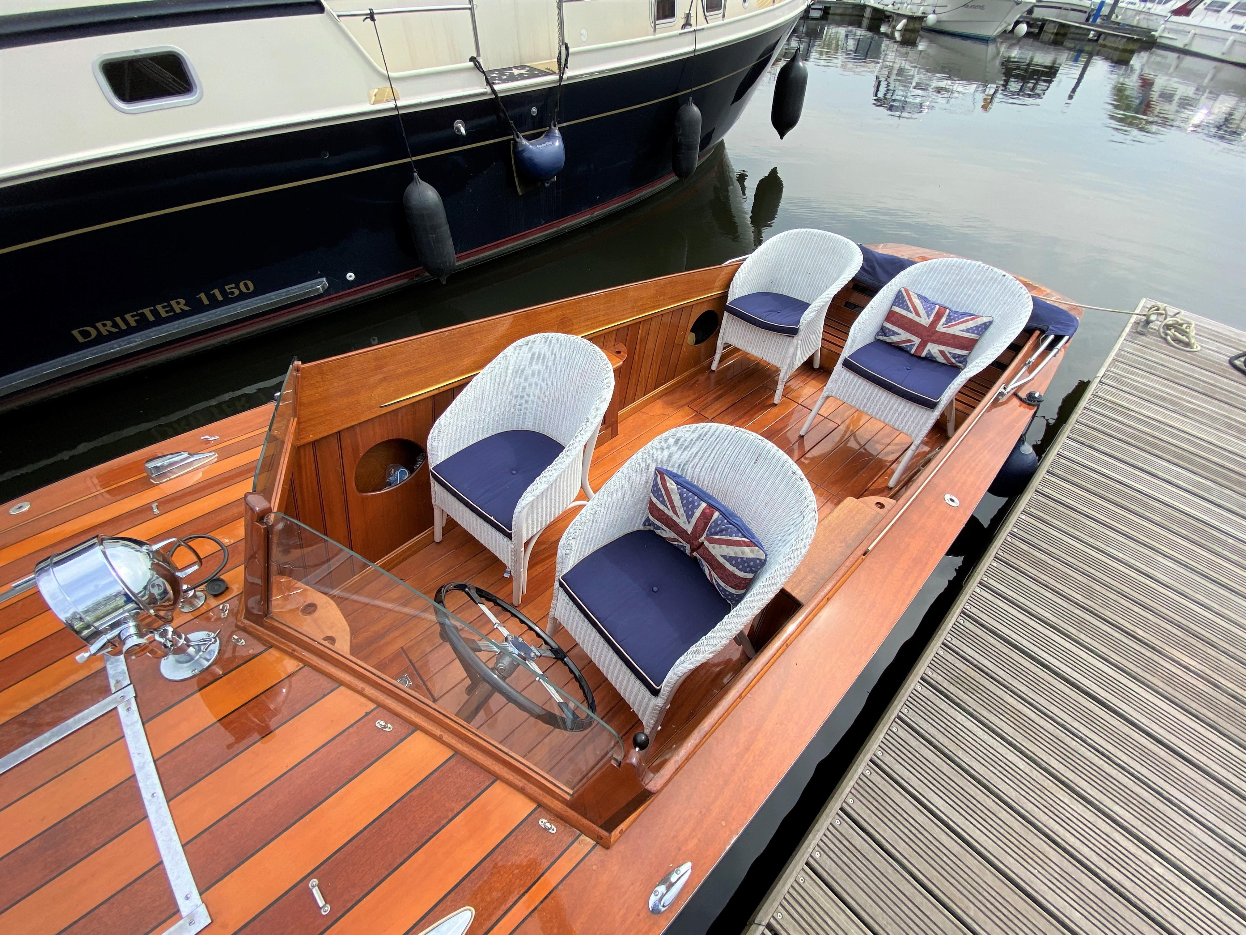 1990 Classic Craft Slipper Launch