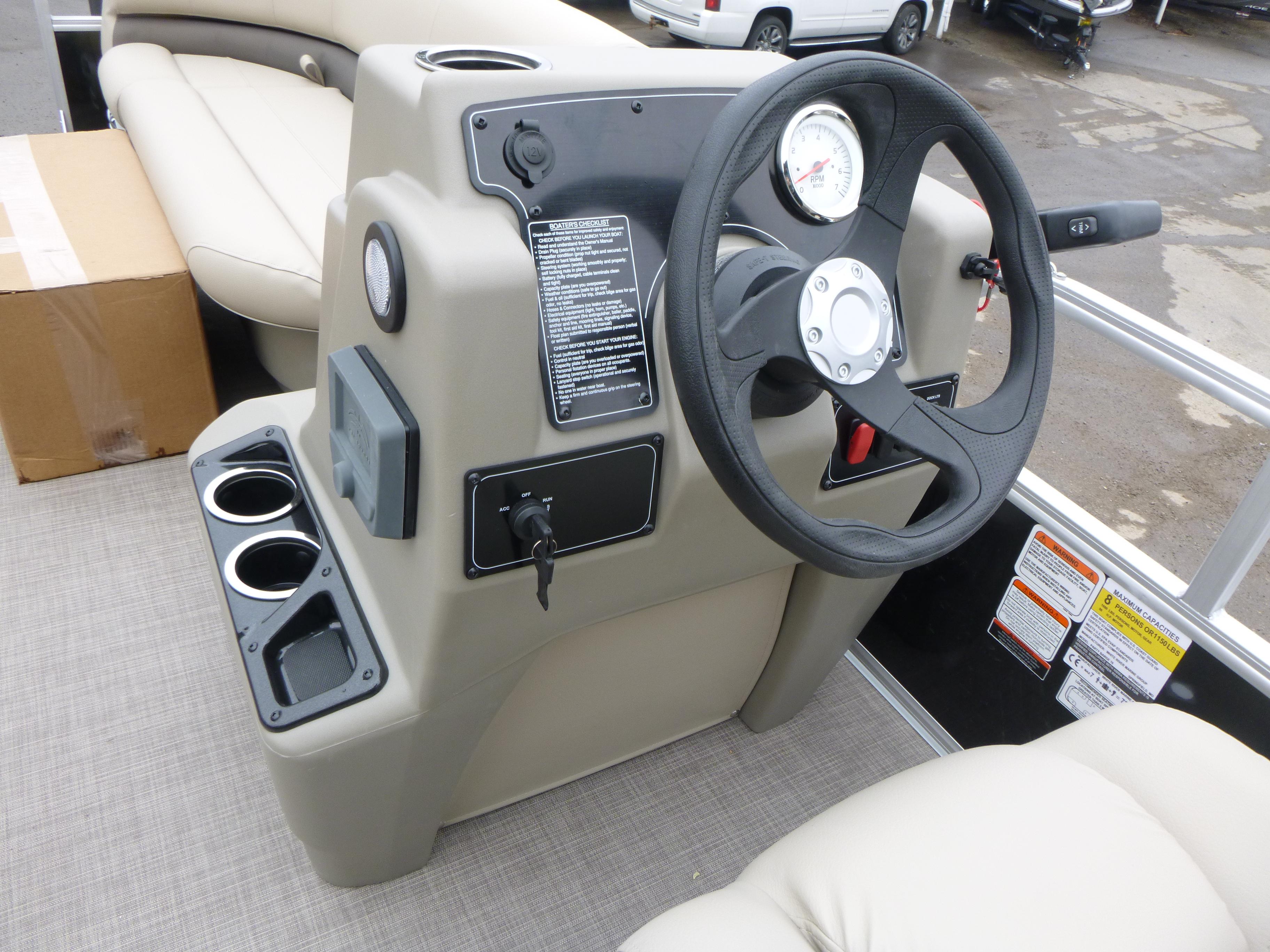 2025 Sun Tracker Party Barge 16 DLX Gallery