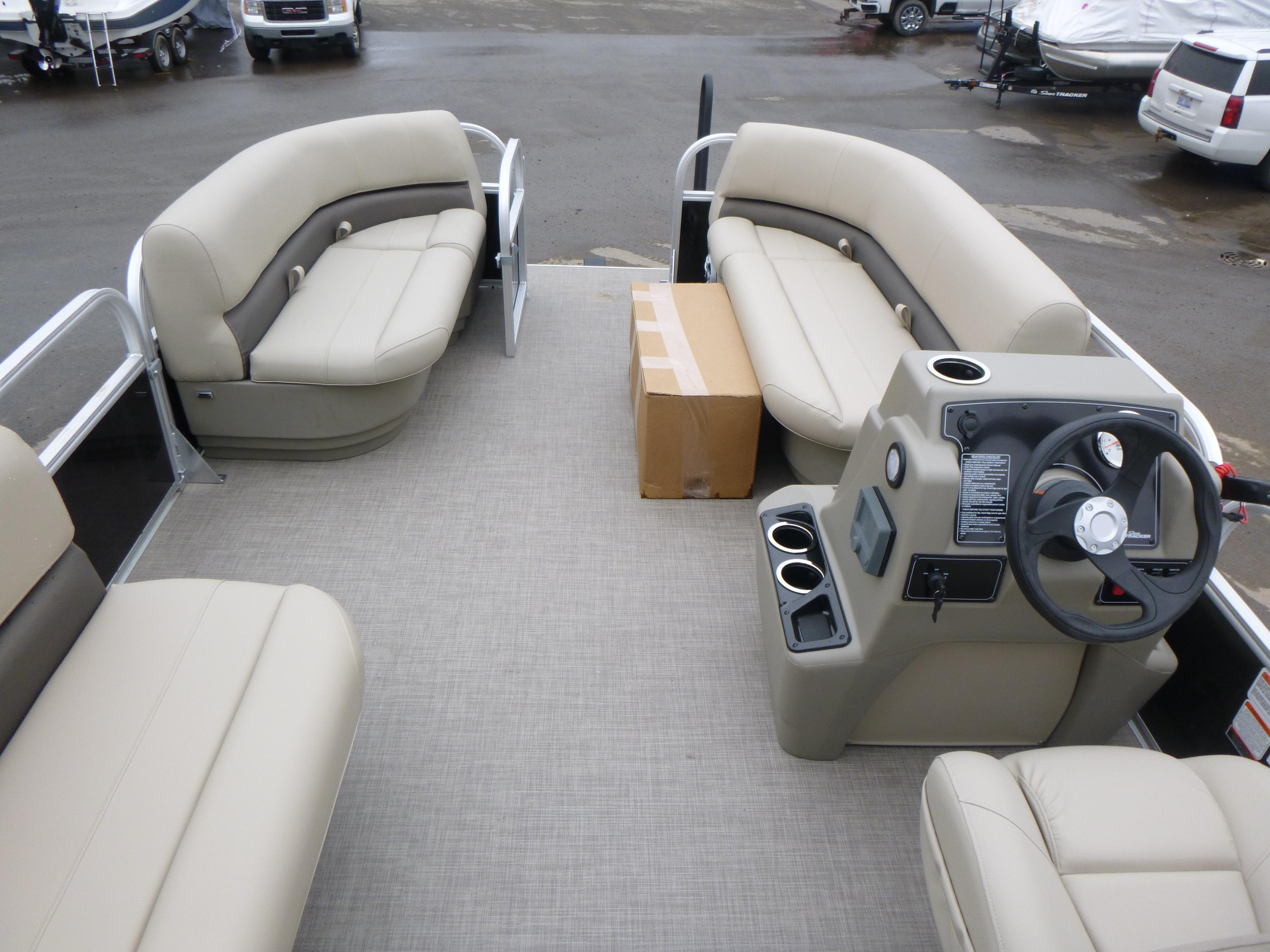 2025 Sun Tracker Party Barge 16 DLX Gallery