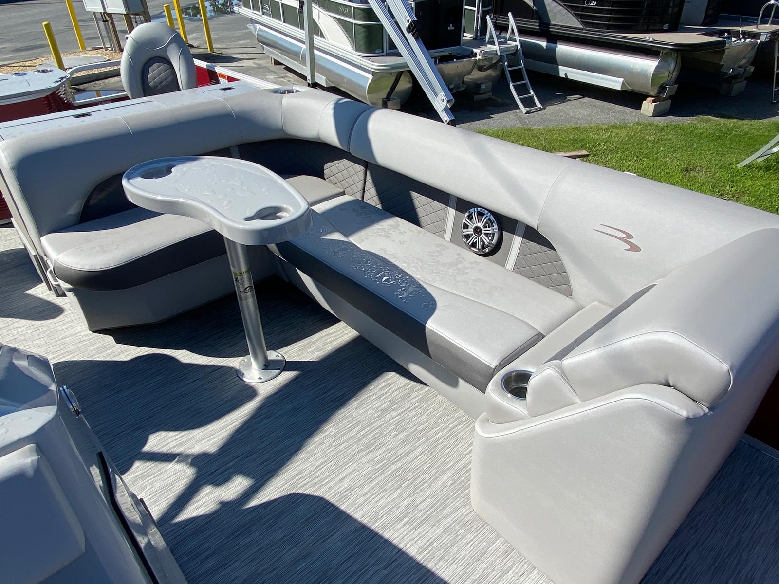 2020 Bennington boat for sale, model of the boat is 22 SFXAPGP - Dual Stern Gates & Image # 12 of 12