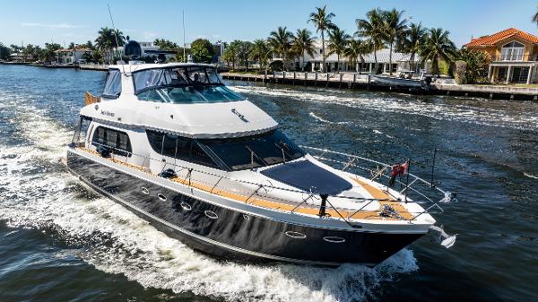 2005 Carver 56 Voyager