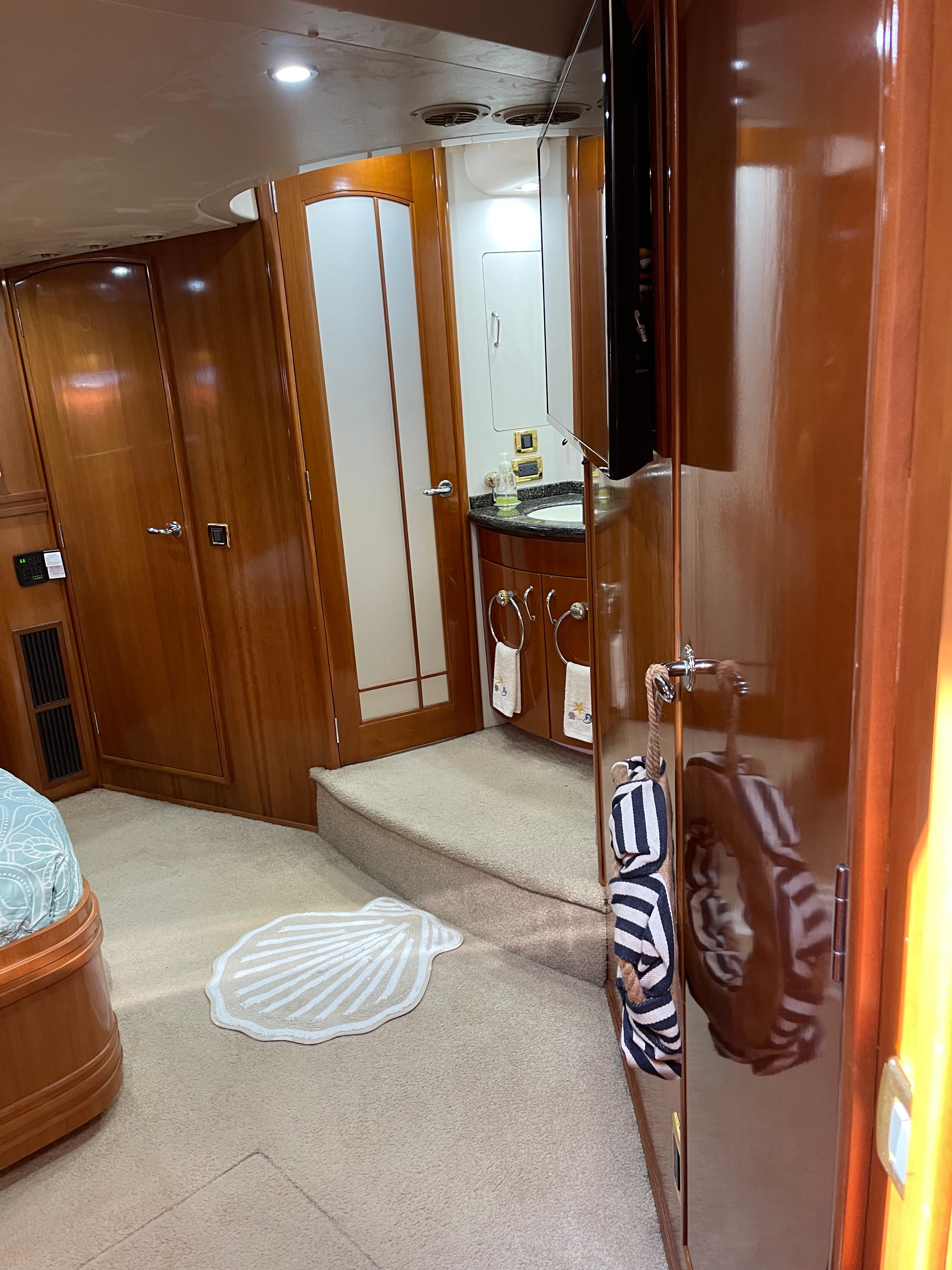 Carver-56 Voyager 2005-Just A Dream FL-US-Interior of 2005 Carver 56 Voyager yacht with wood finishes and modern amenities.-9669425 | Thumbnail