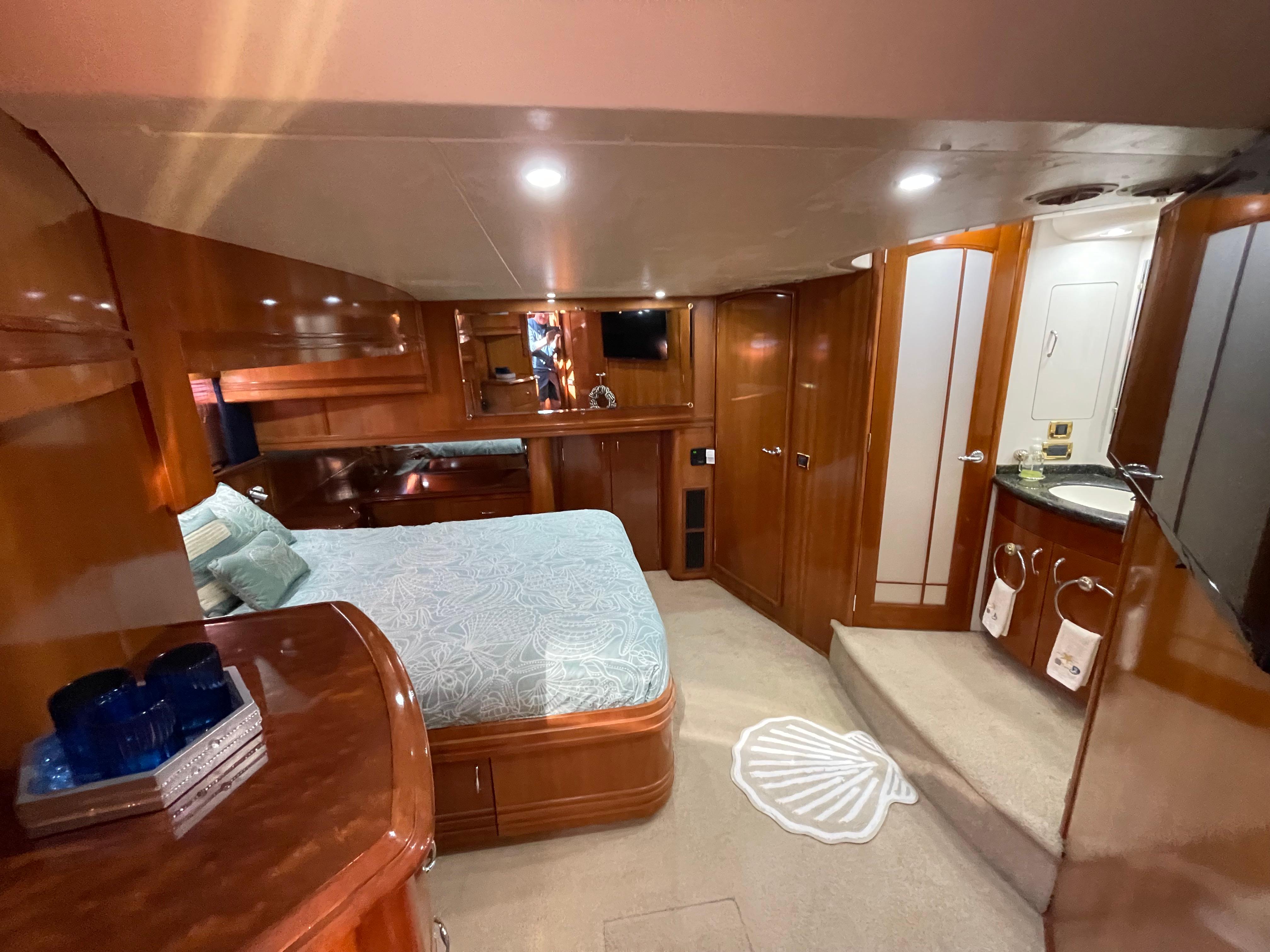 Carver-56 Voyager 2005-Just A Dream FL-US-Luxurious interior of a 2005 Carver 56 Voyager yacht with elegant wood finishes.-9669425 | Thumbnail