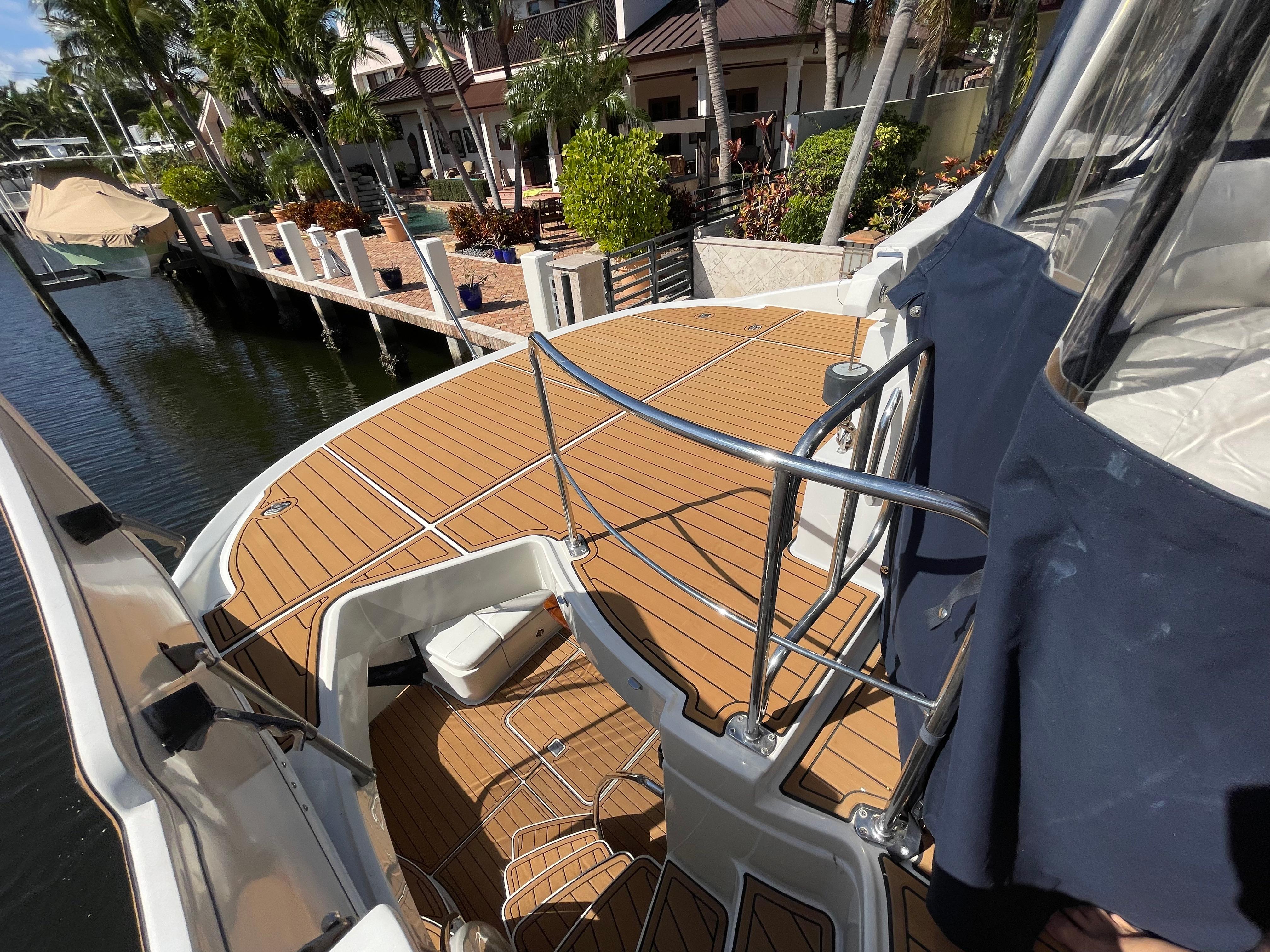 Carver-56 Voyager 2005-Just A Dream FL-US-2005 Carver 56 Voyager yacht deck with wooden flooring, docked near waterfront homes.-9669425 | Thumbnail