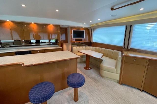 Fish Tank Yacht Photos Pics Viking 61 FISH TANK - Galley & Dinette