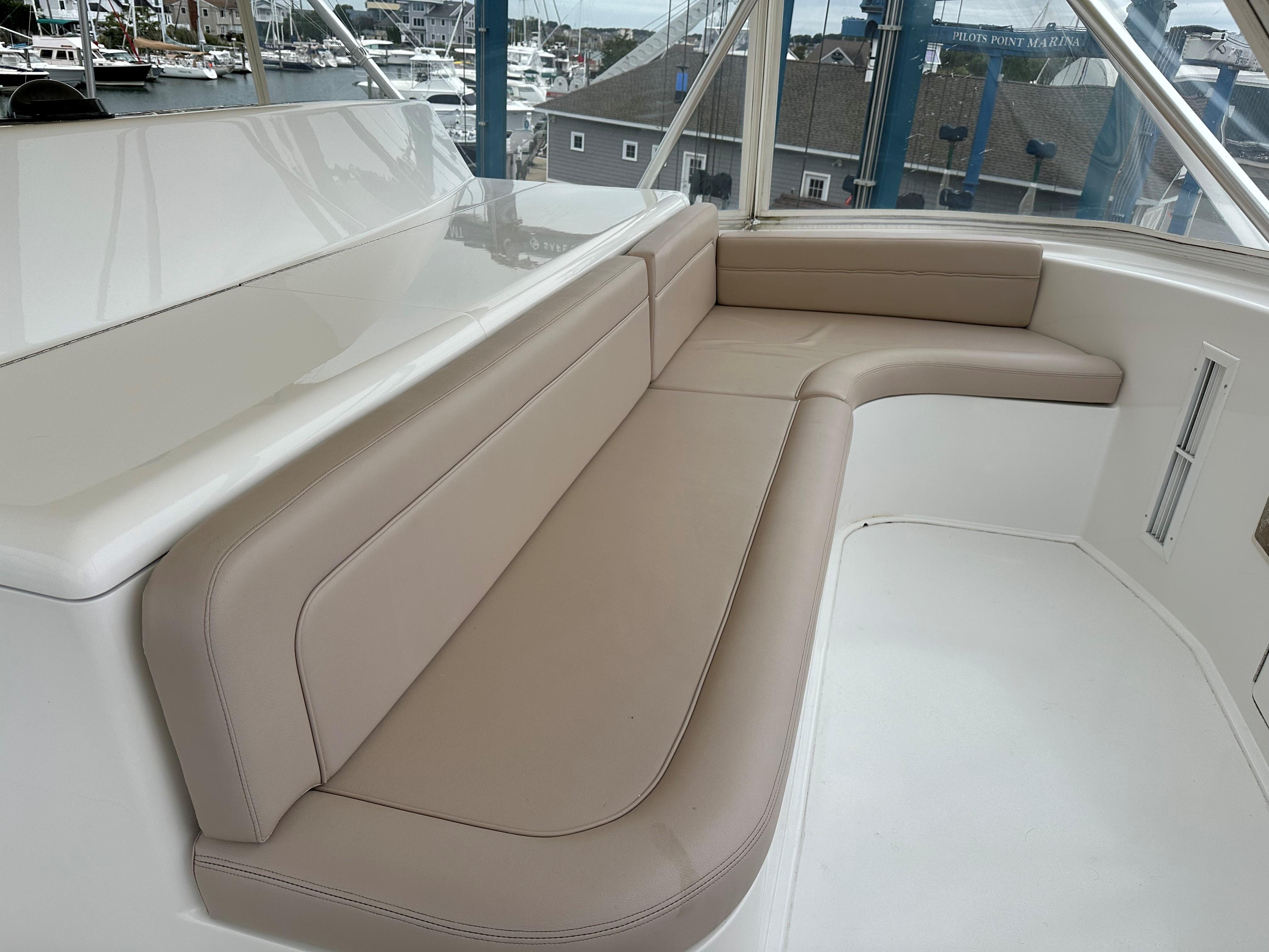 Fish Tank Yacht Photos Pics Viking 61 FISH TANK - Flybridge Seating