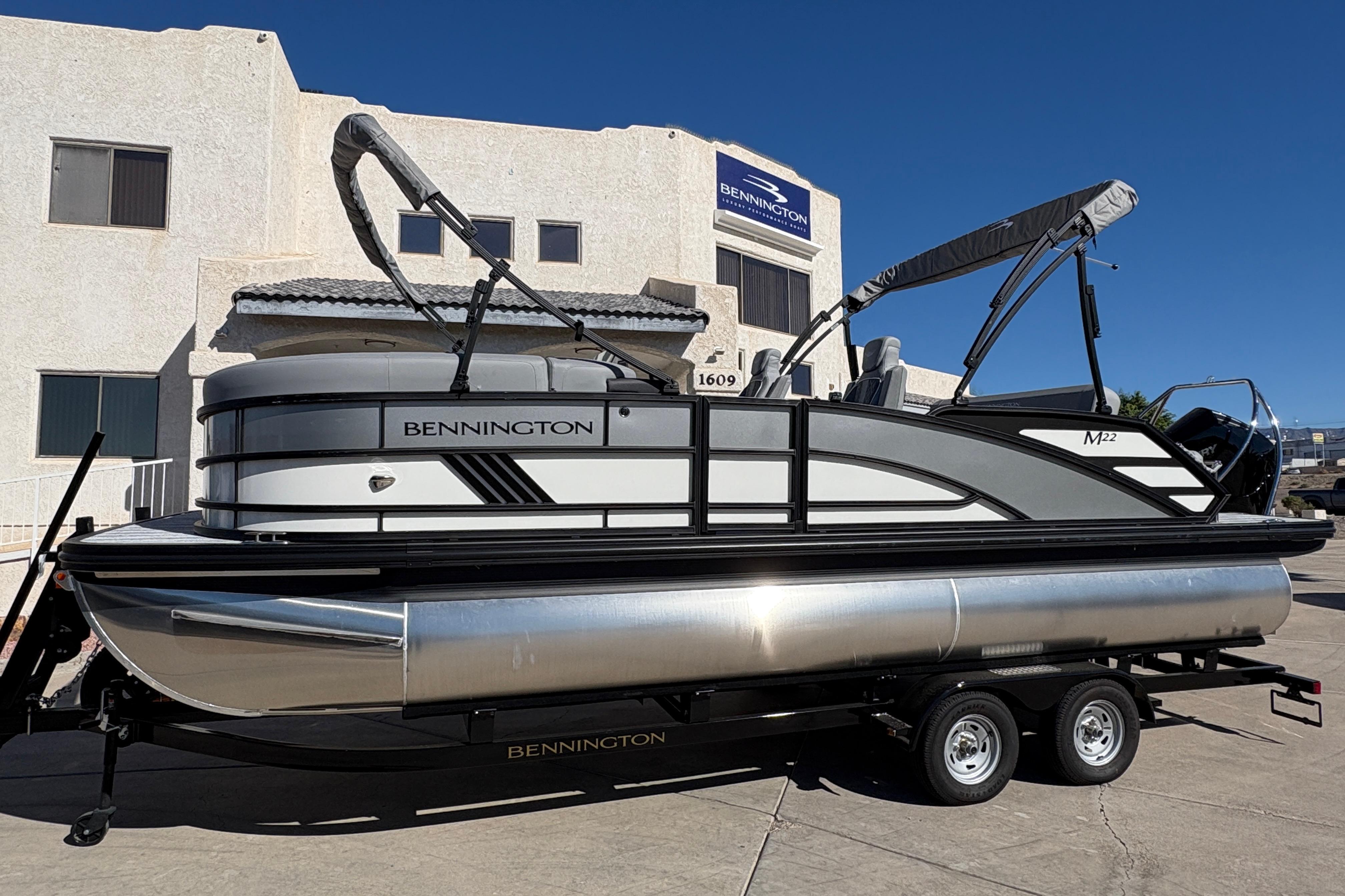 2026 Bennington 22 MSB #B7093G primary image