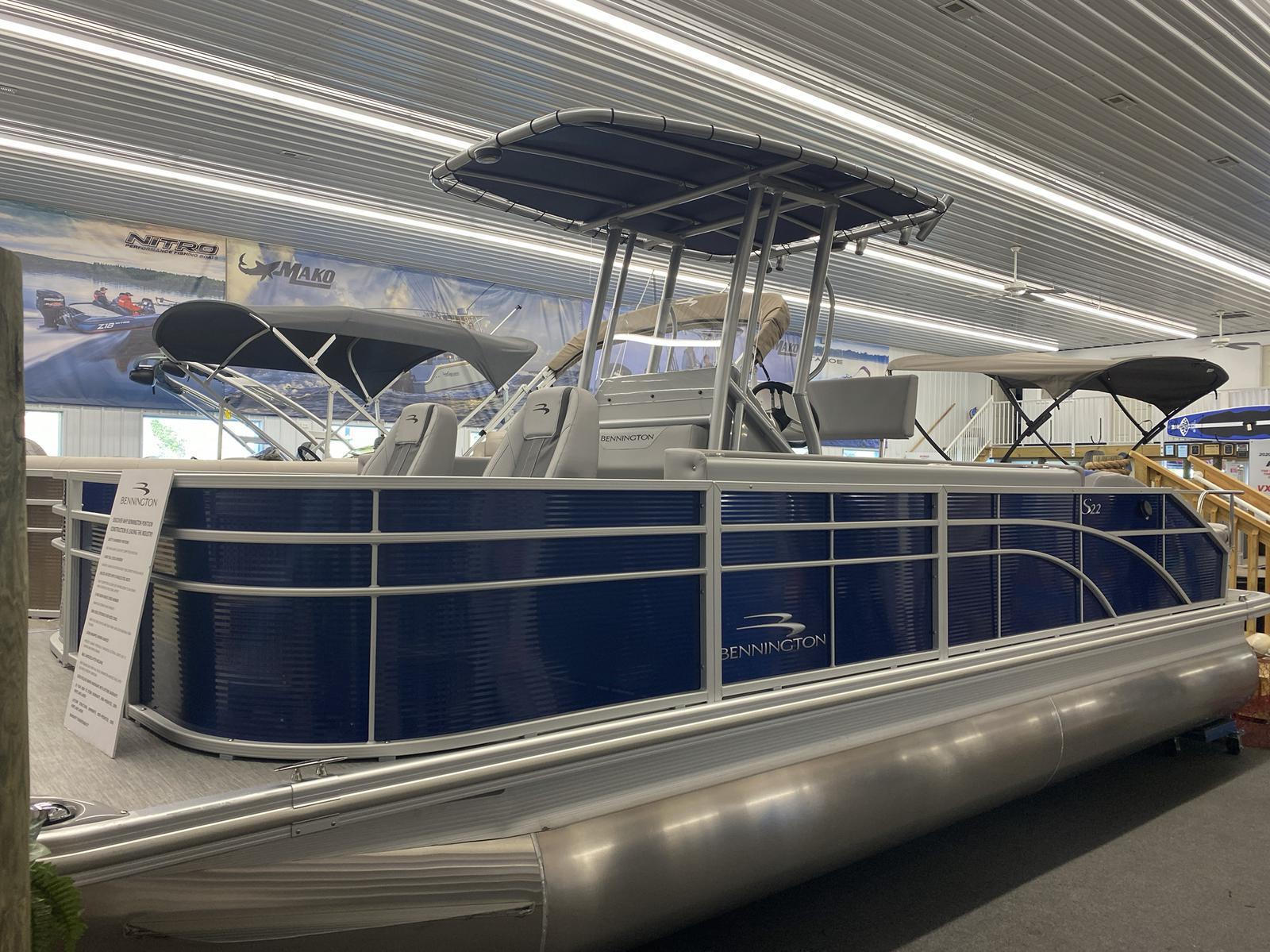 2020 Bennington boat for sale, model of the boat is 22 SCCTTX Center Console Tri-Toon & Image # 1 of 12