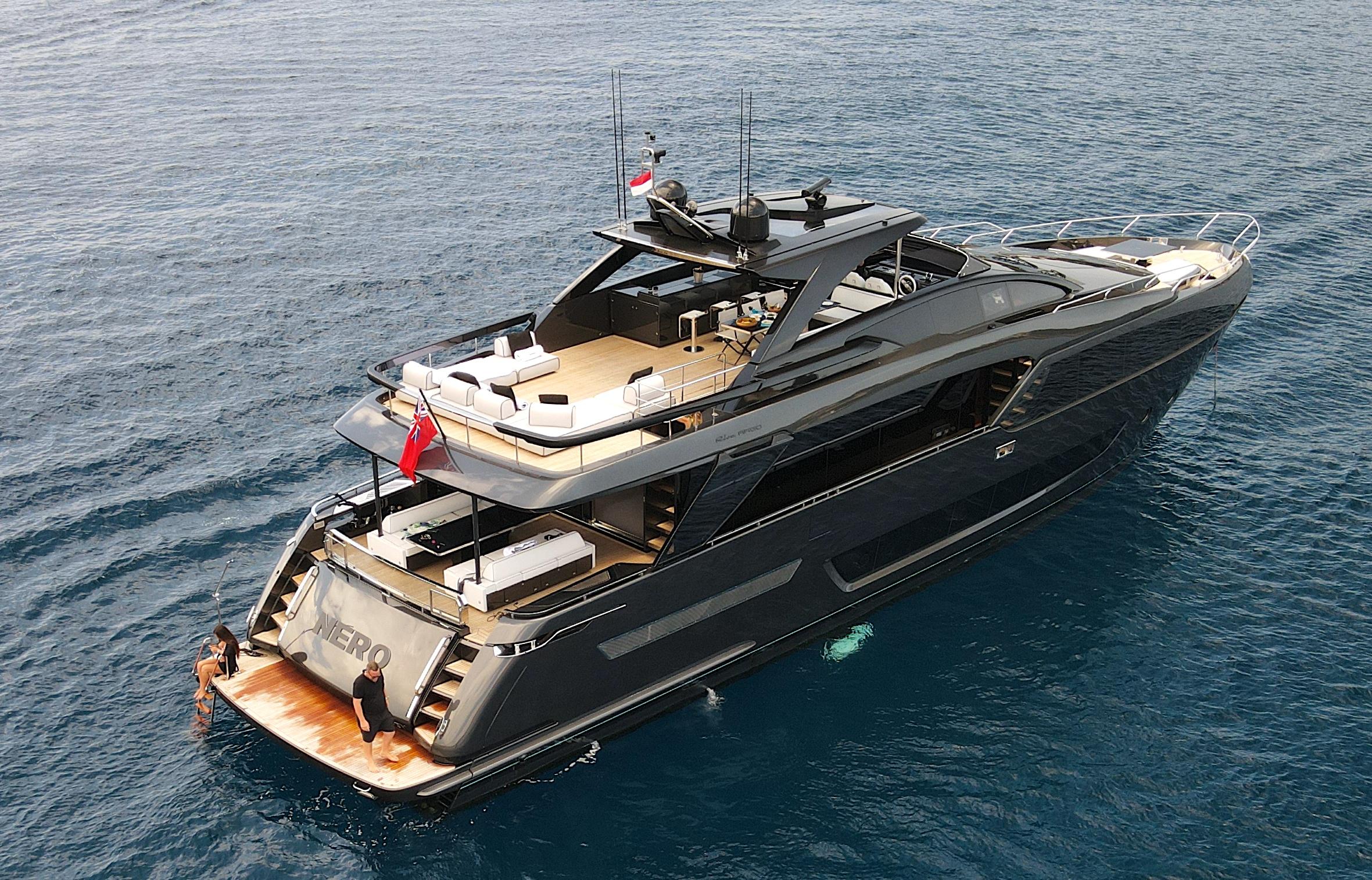 riva yacht nero