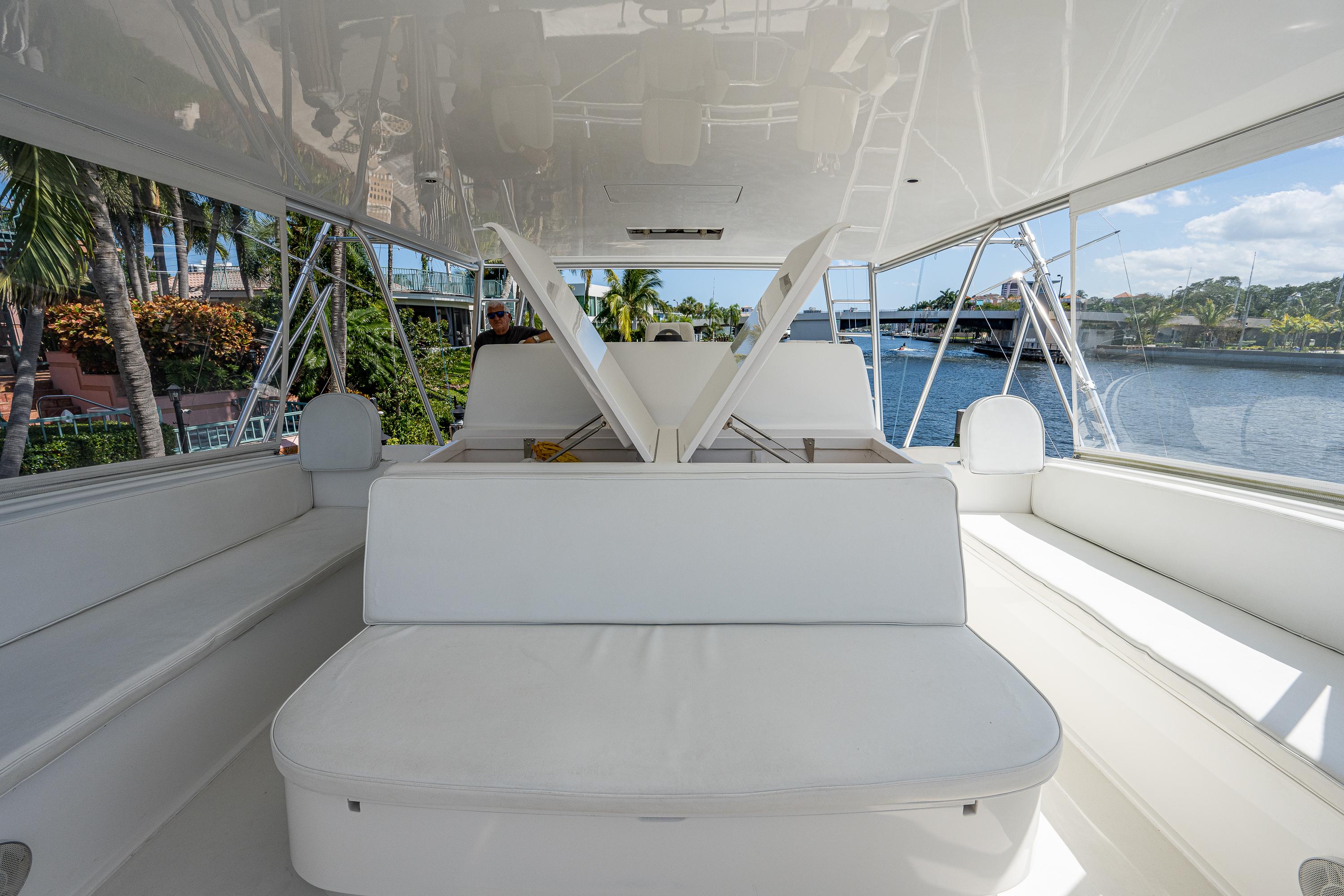 Viking 74 Convertible Reel Estate - Flybridge Seating